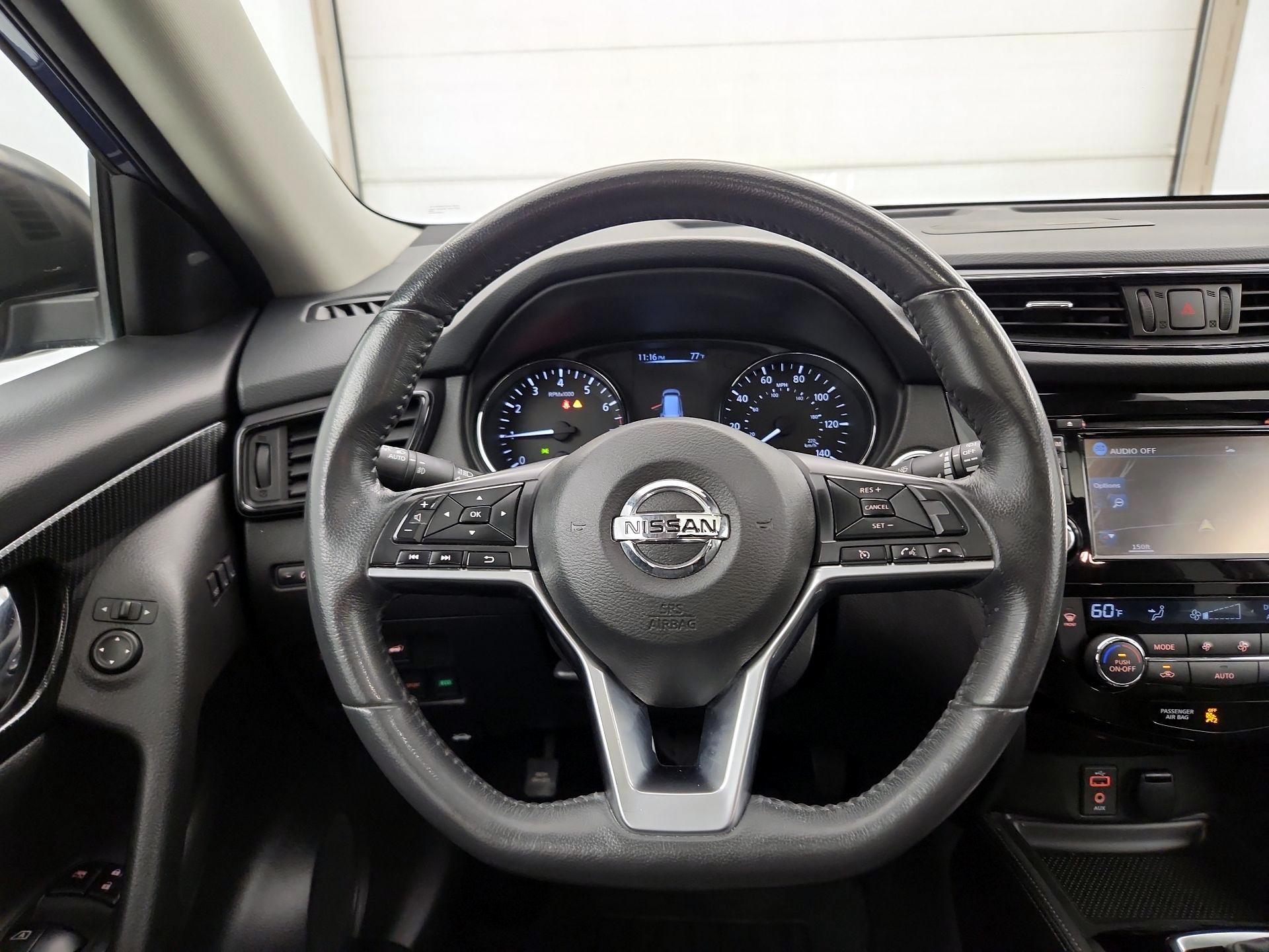 Thumbnail: 2017 Nissan Rogue - 10