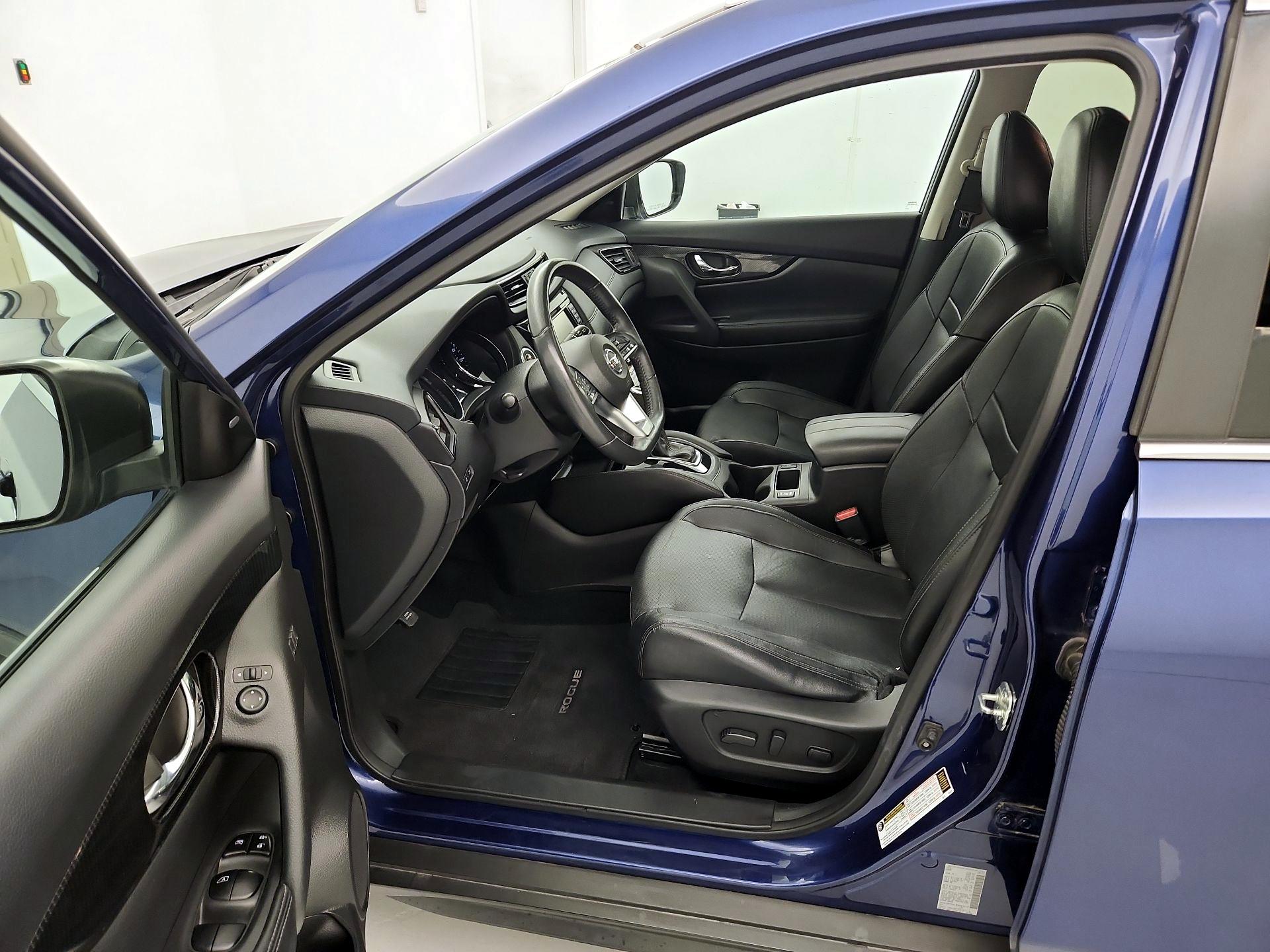 Thumbnail: 2017 Nissan Rogue - 11