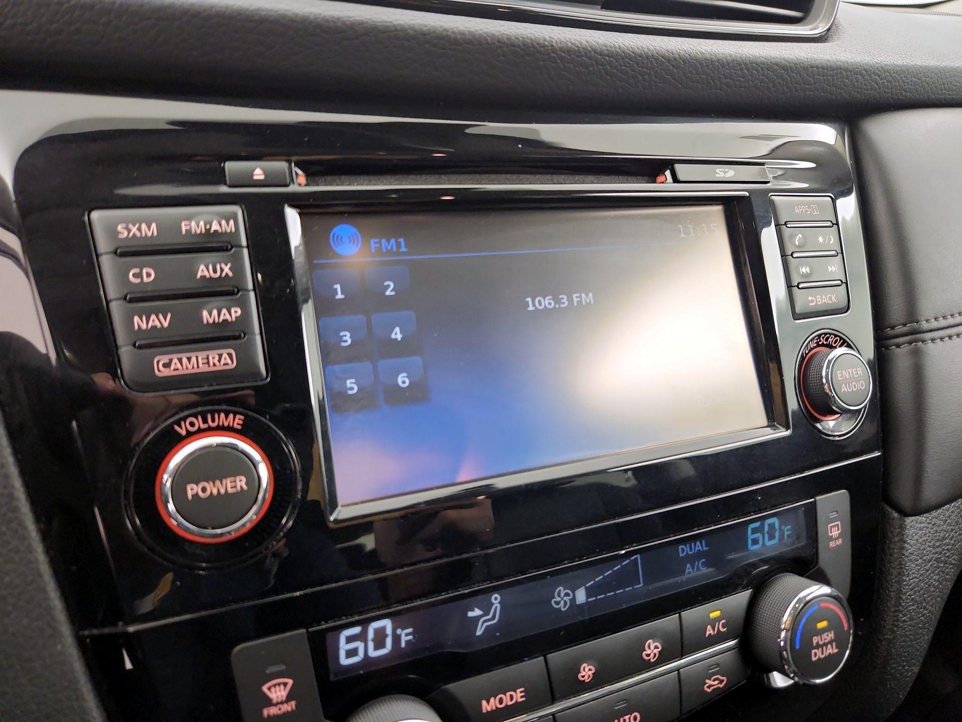 Thumbnail: 2017 Nissan Rogue - 16