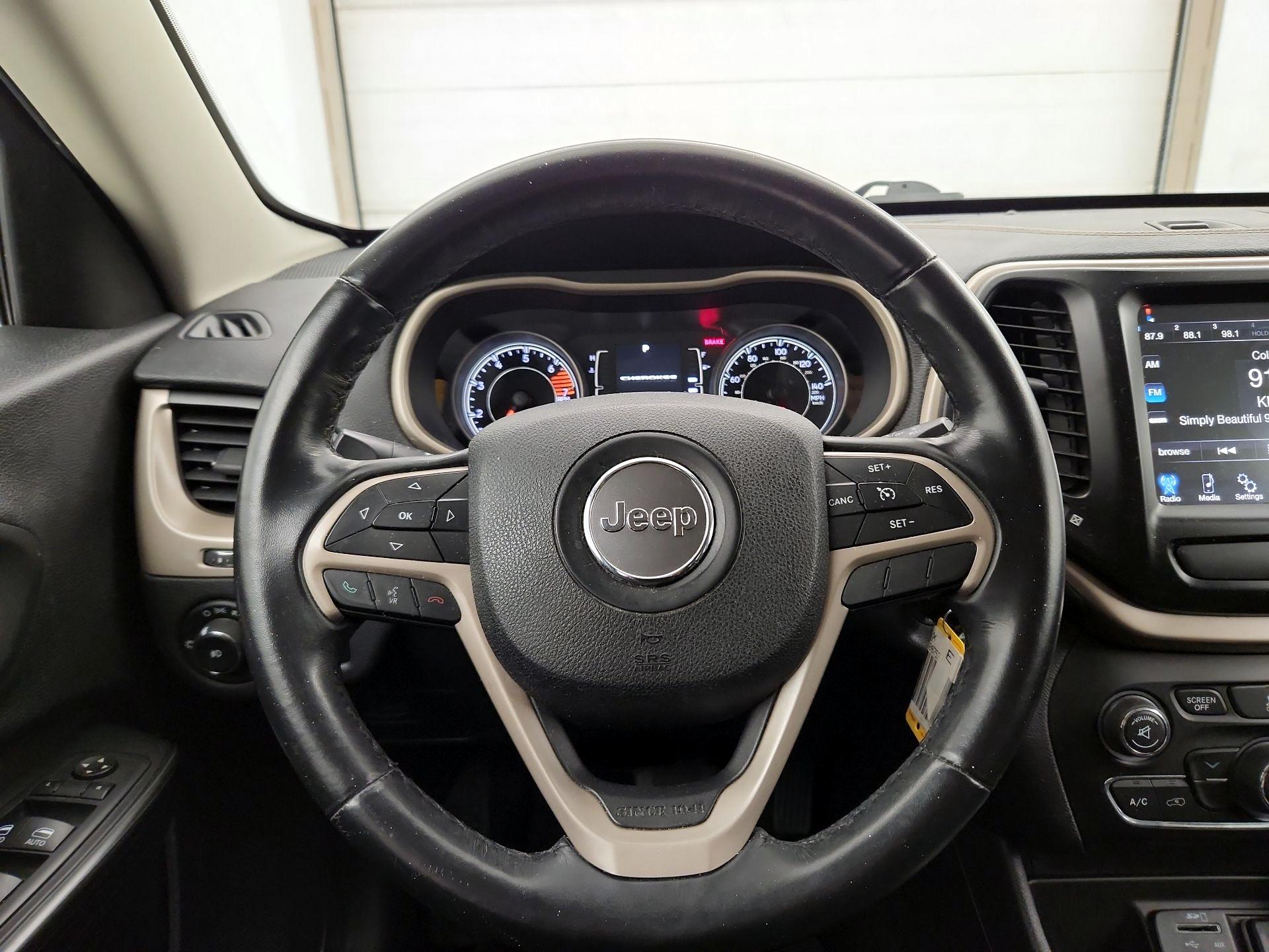 Thumbnail: 2017 Jeep Cherokee - 10