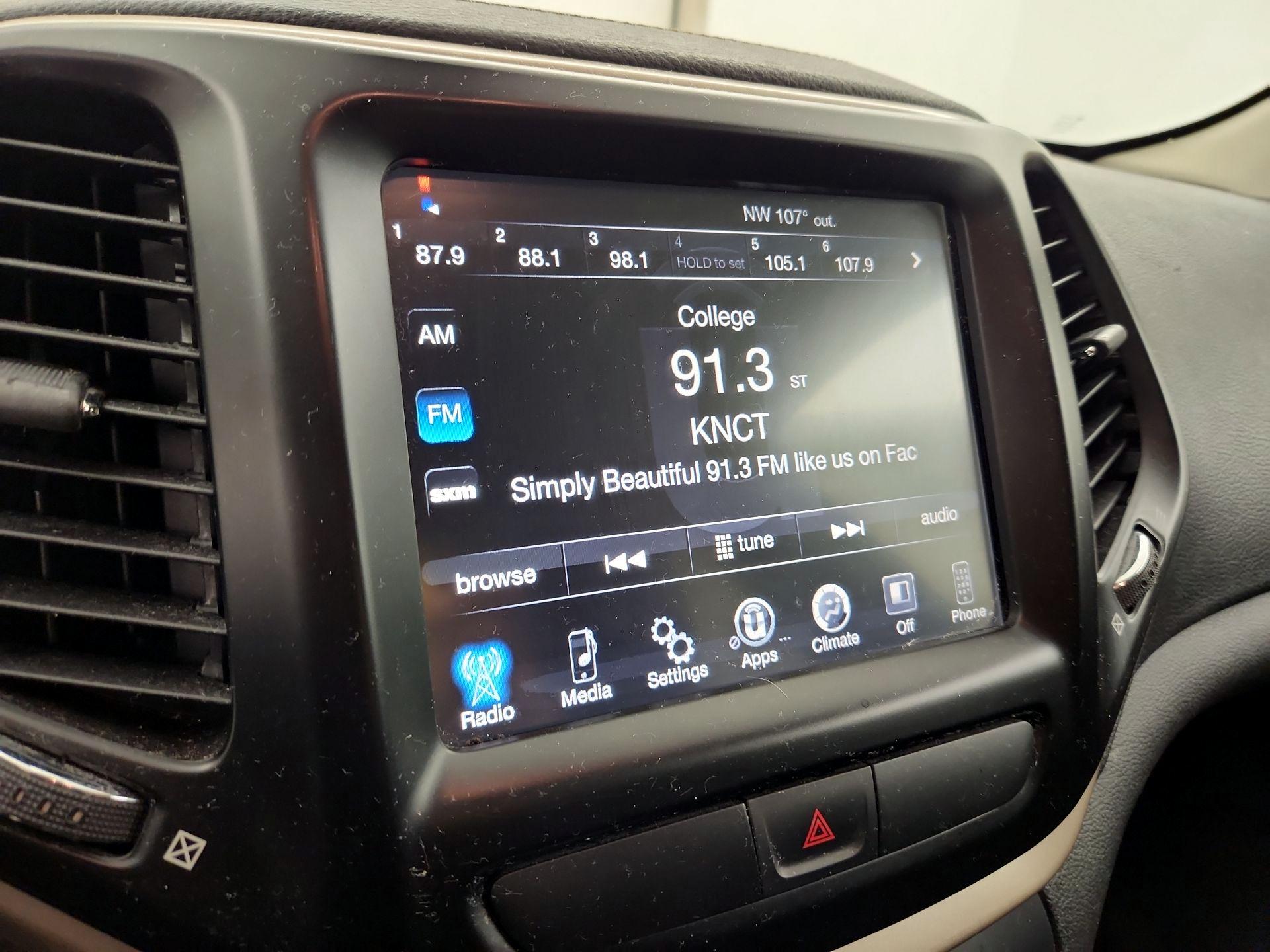Thumbnail: 2017 Jeep Cherokee - 15