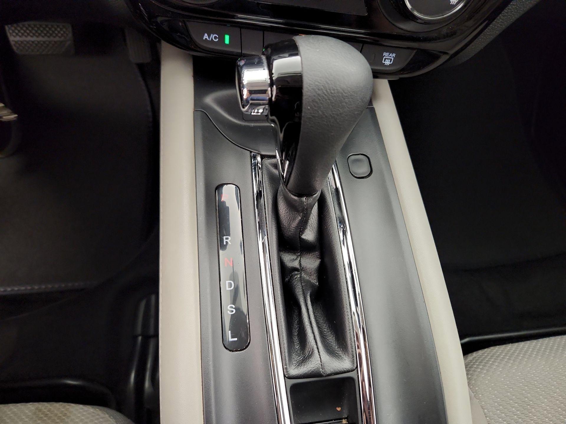 Thumbnail: 2016 Honda HR-V - 17