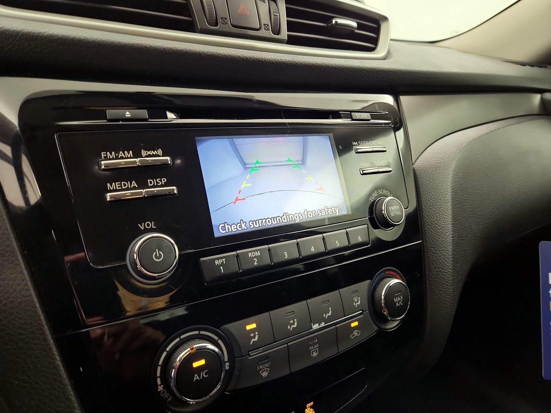 Thumbnail: 2016 Nissan Rogue - 14