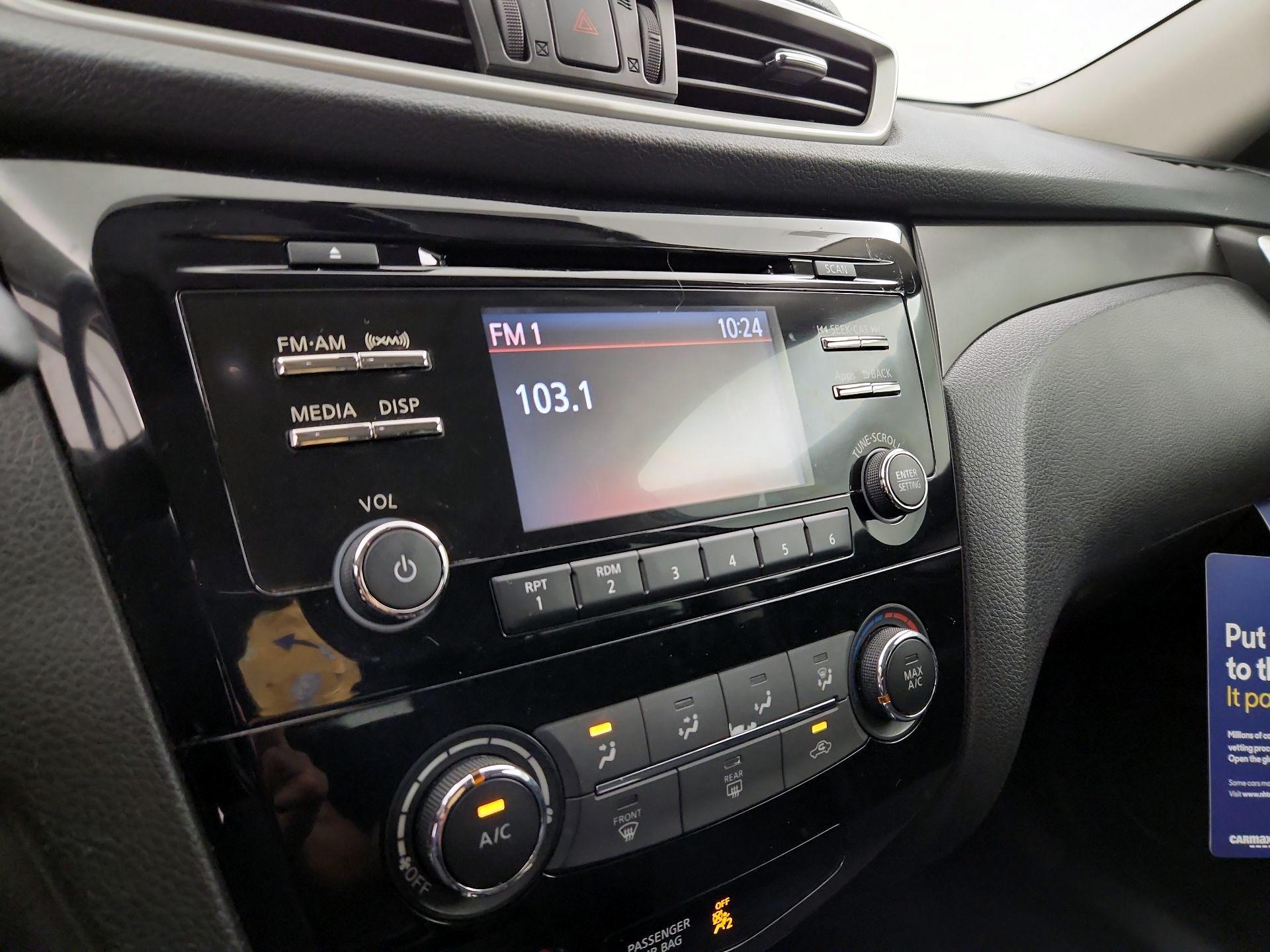 Thumbnail: 2016 Nissan Rogue - 15