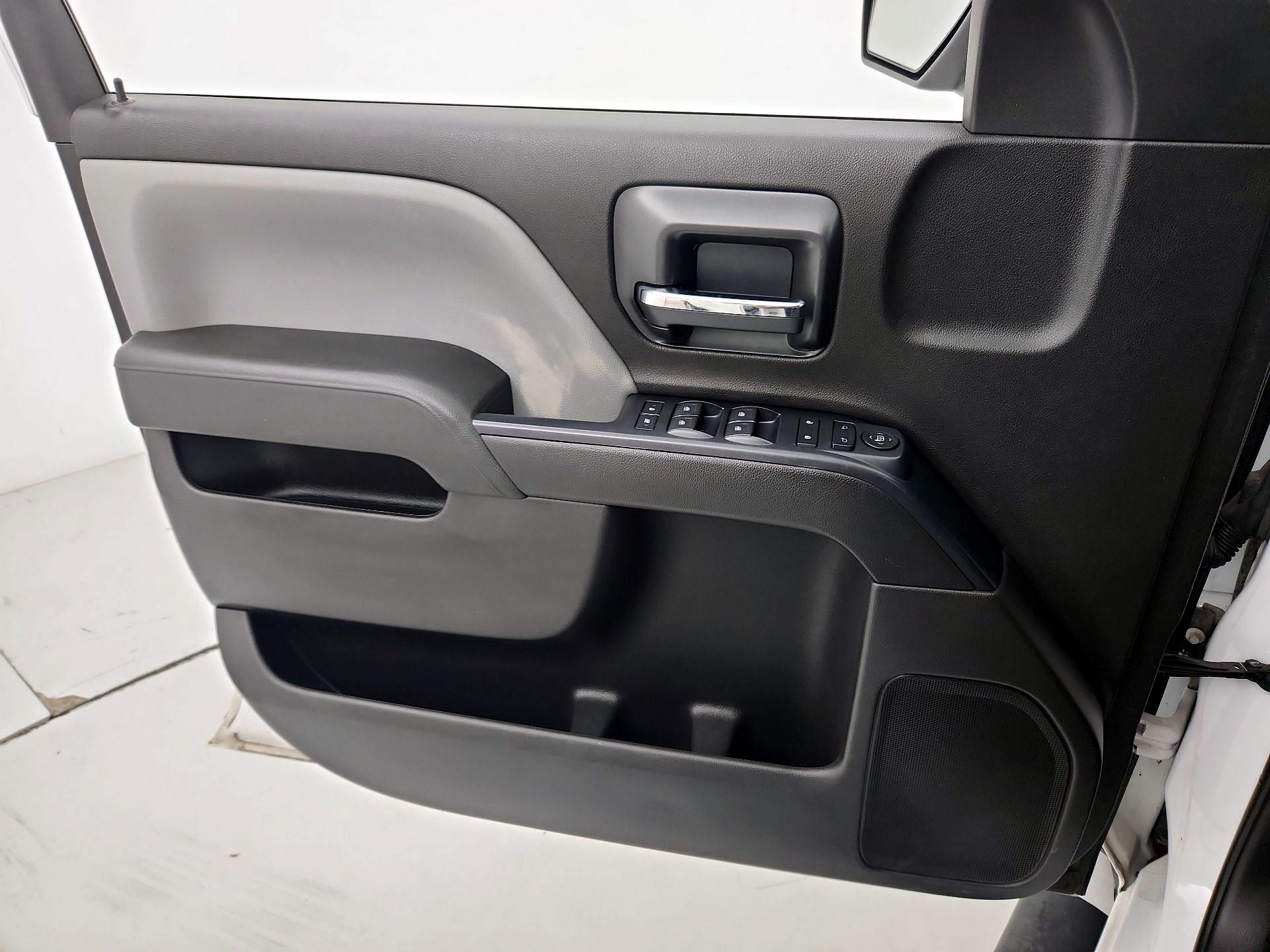 Thumbnail: 2018 Chevrolet Silverado 1500 - 12