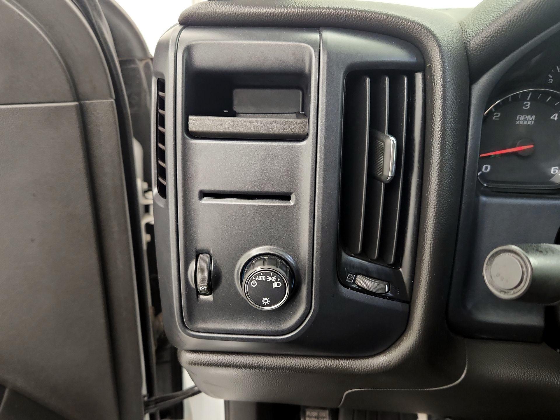 Thumbnail: 2018 Chevrolet Silverado 1500 - 13