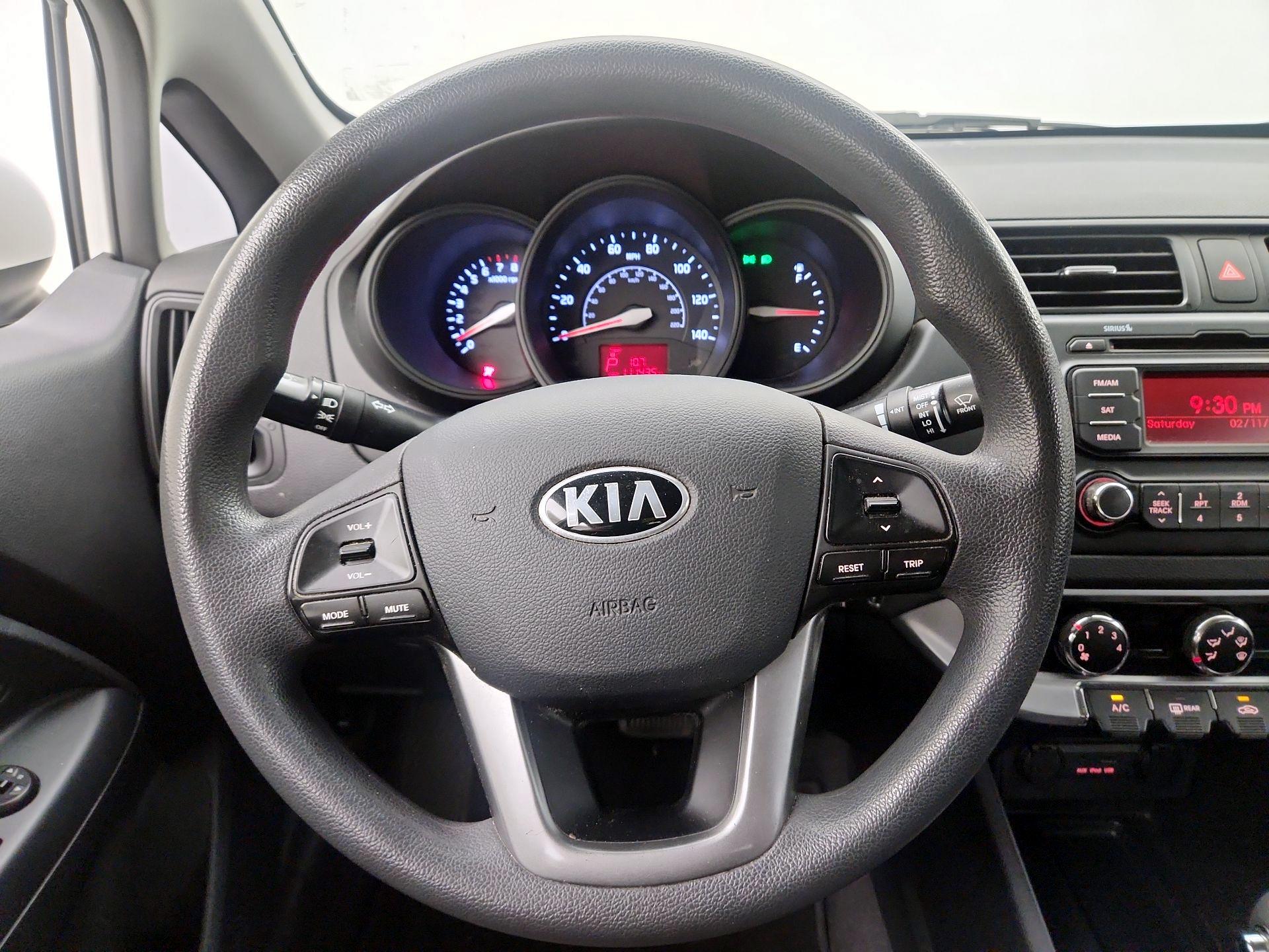 Thumbnail: 2013 Kia Rio - 10
