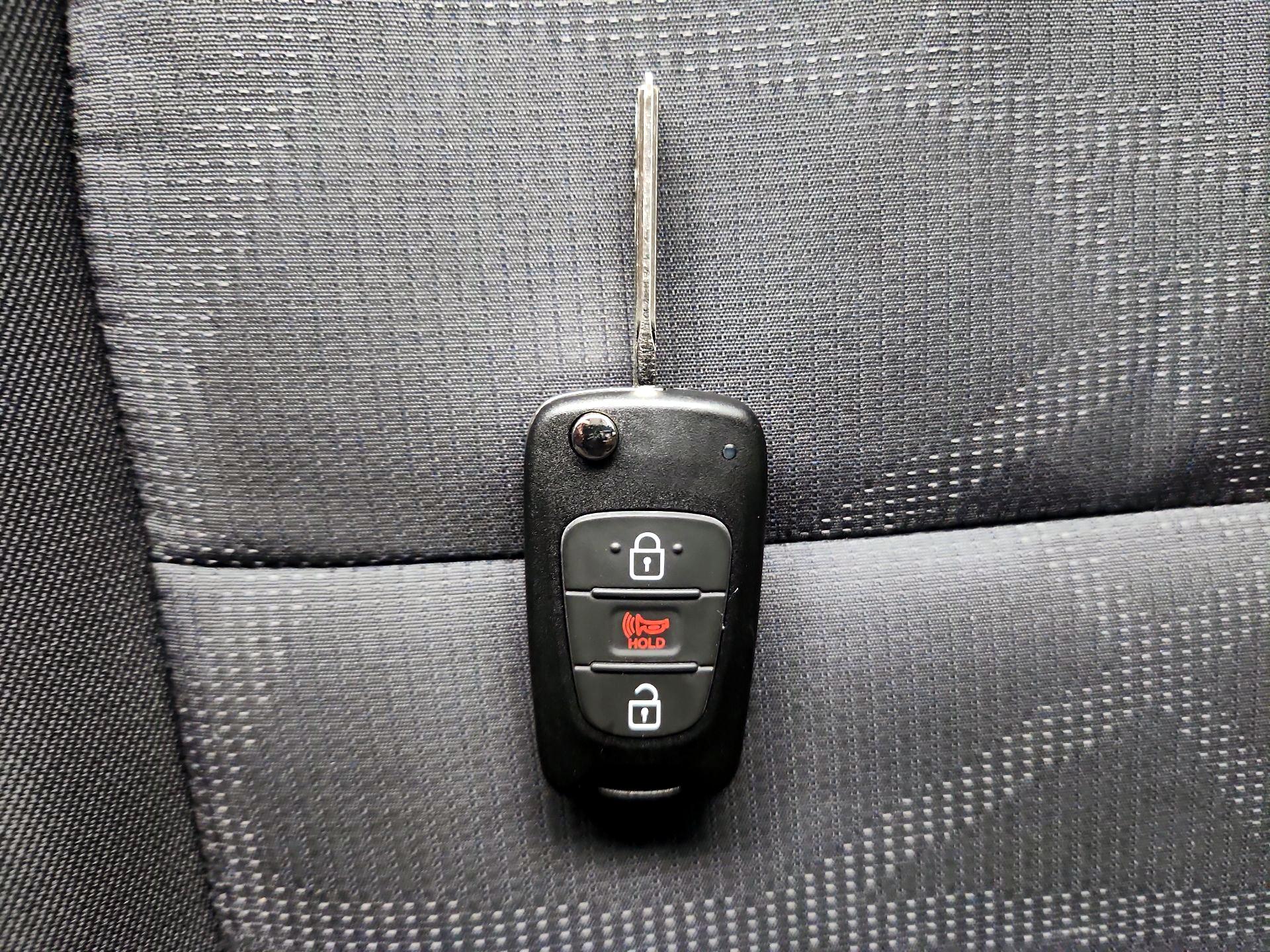 Thumbnail: 2013 Kia Rio - 20