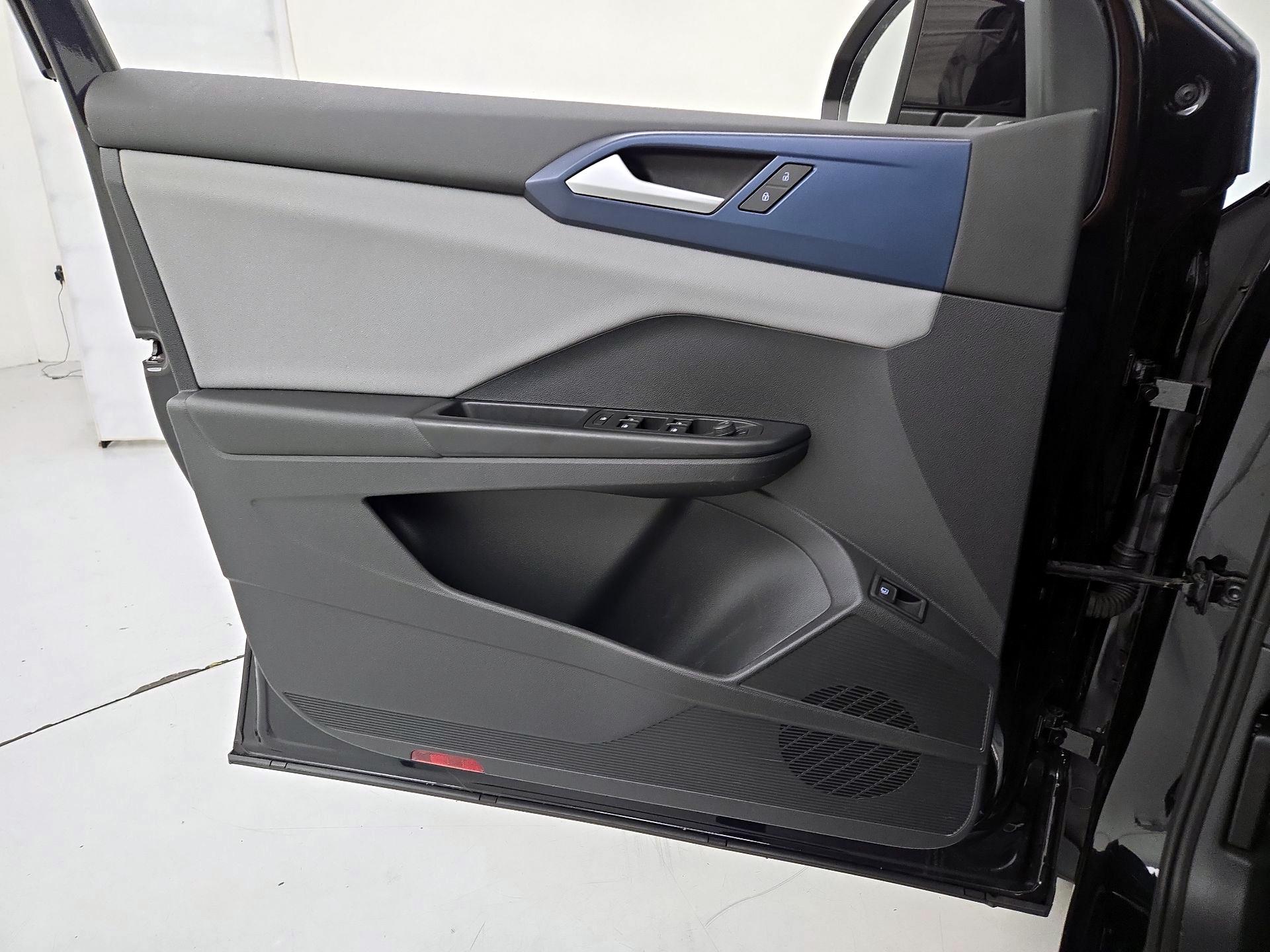 Thumbnail: 2022 Volkswagen Taos - 12