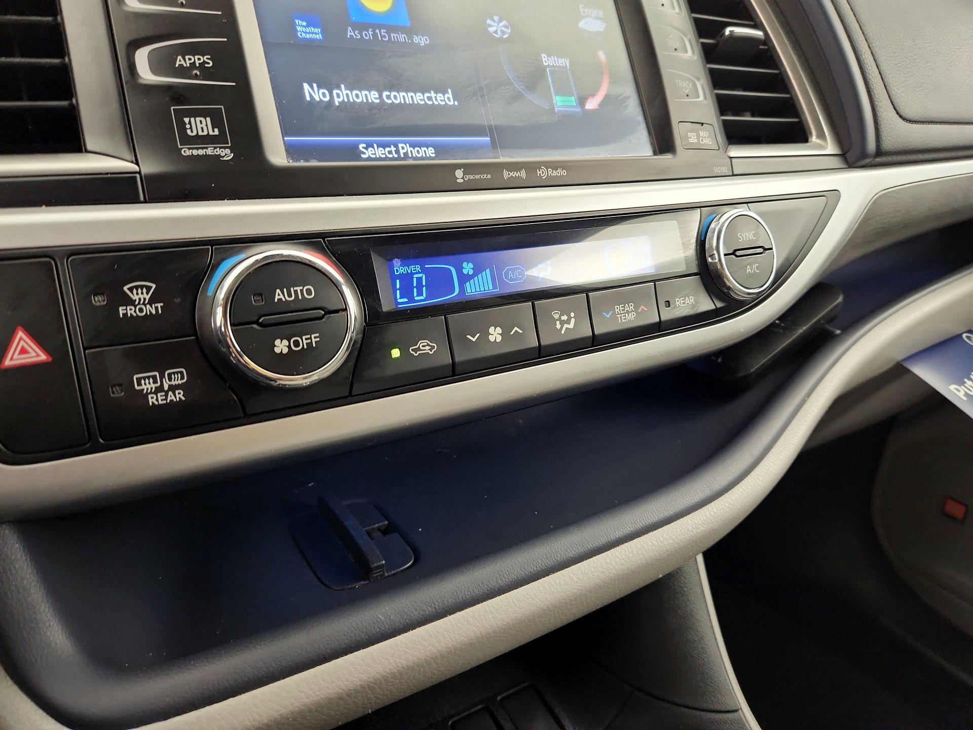 Thumbnail: 2018 Toyota Highlander - 16