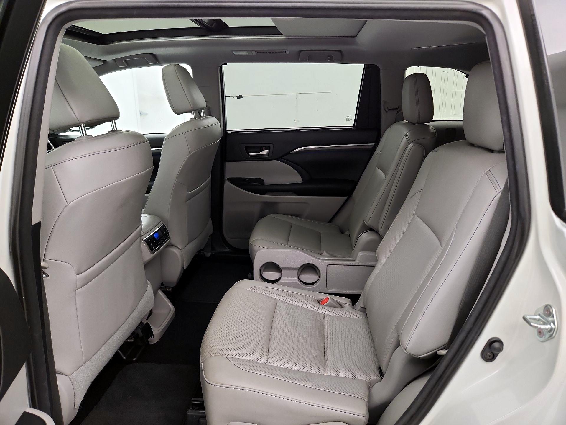 Thumbnail: 2018 Toyota Highlander - 20