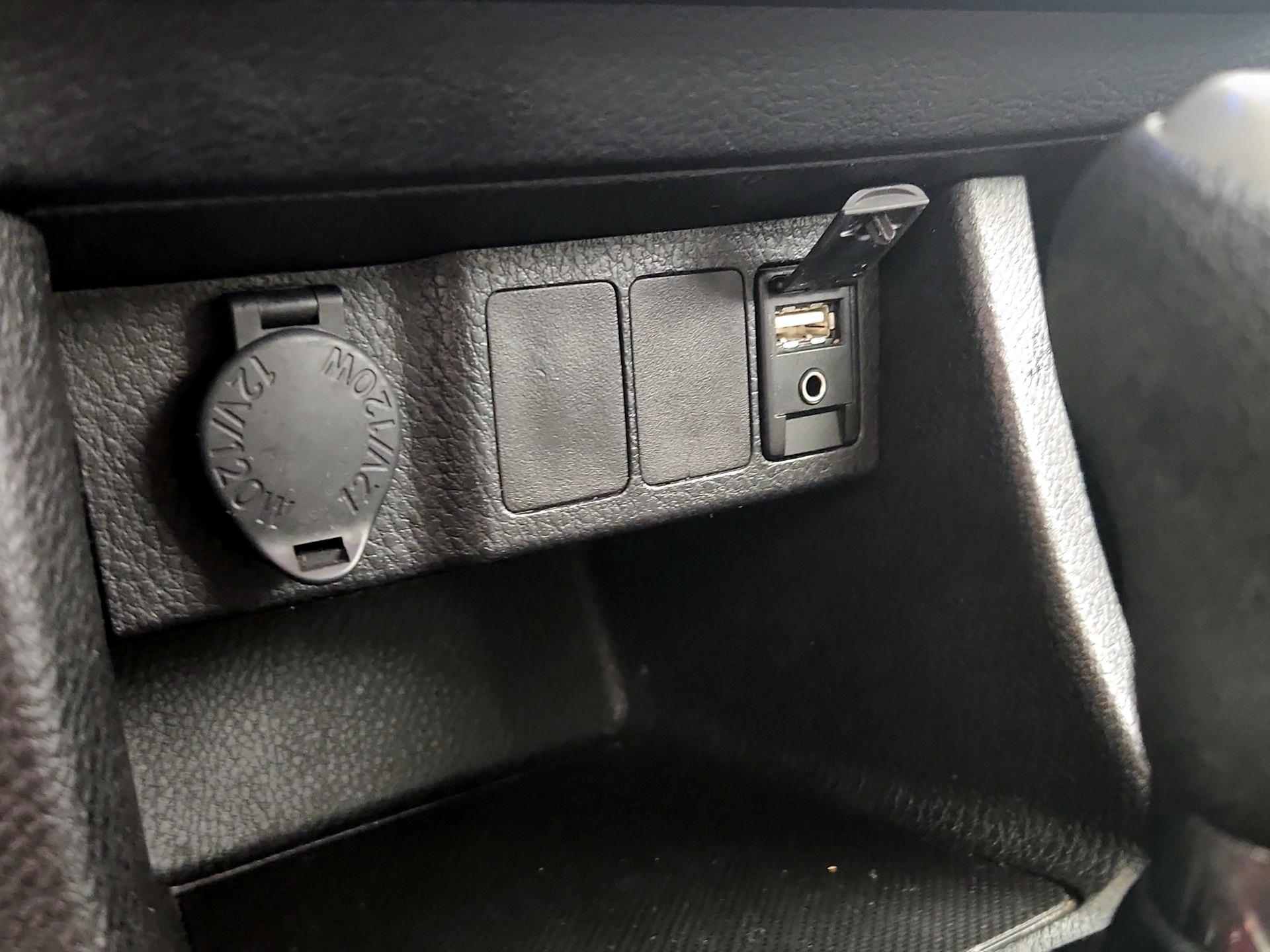 Thumbnail: 2015 Toyota Corolla - 18