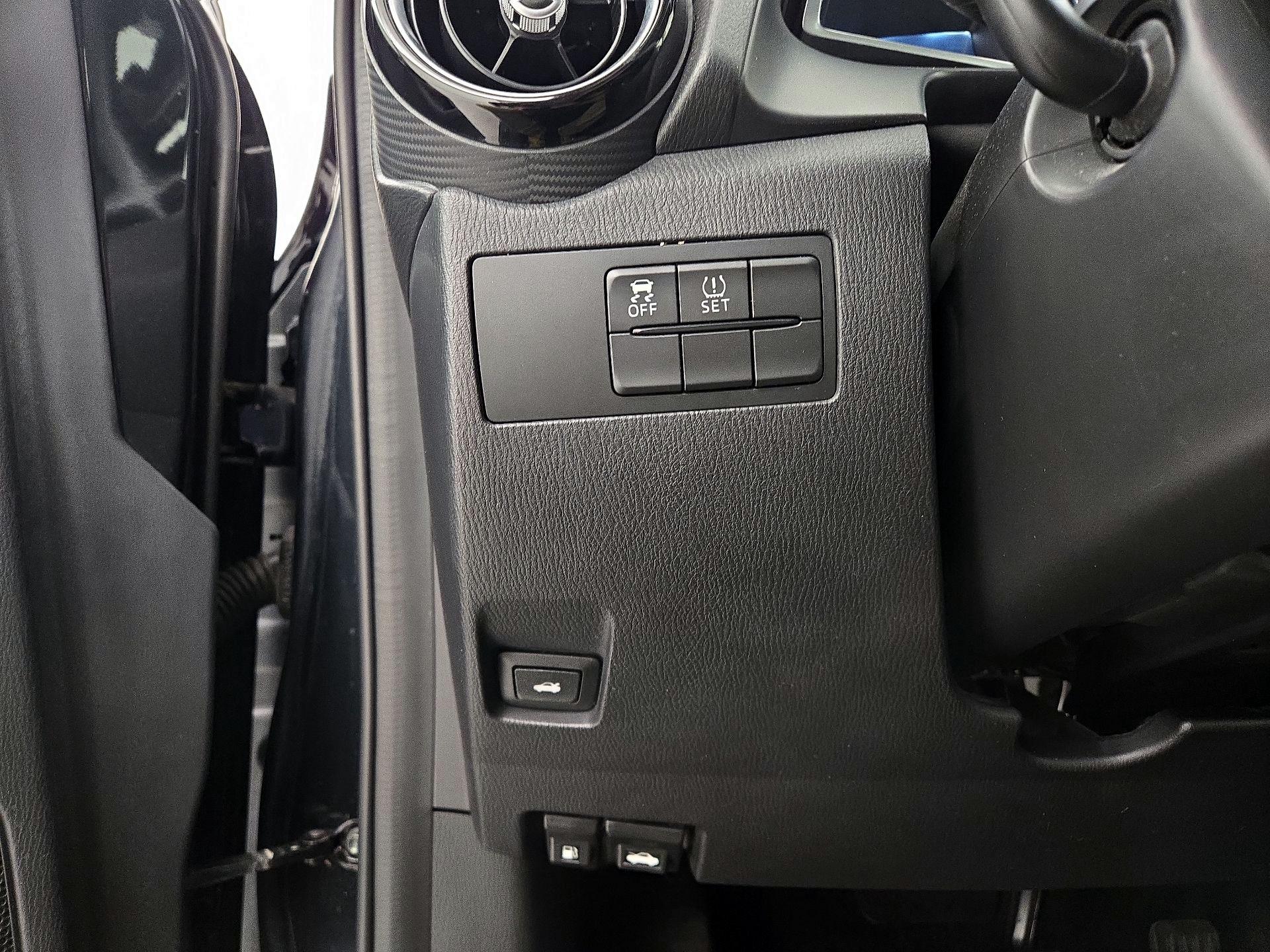 Thumbnail: 2018 Toyota Yaris iA - 13
