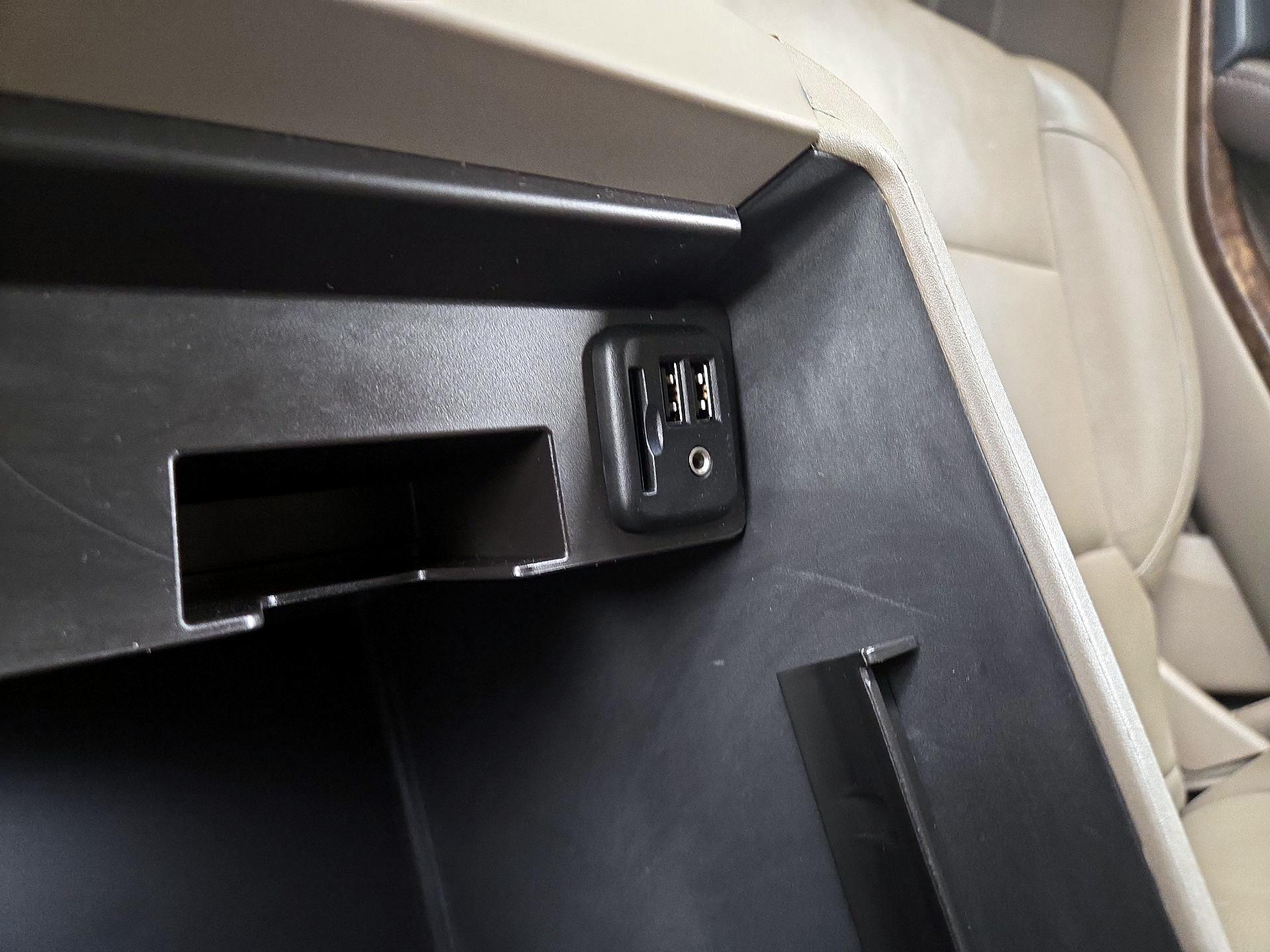 Thumbnail: 2015 Chevrolet Tahoe - 18