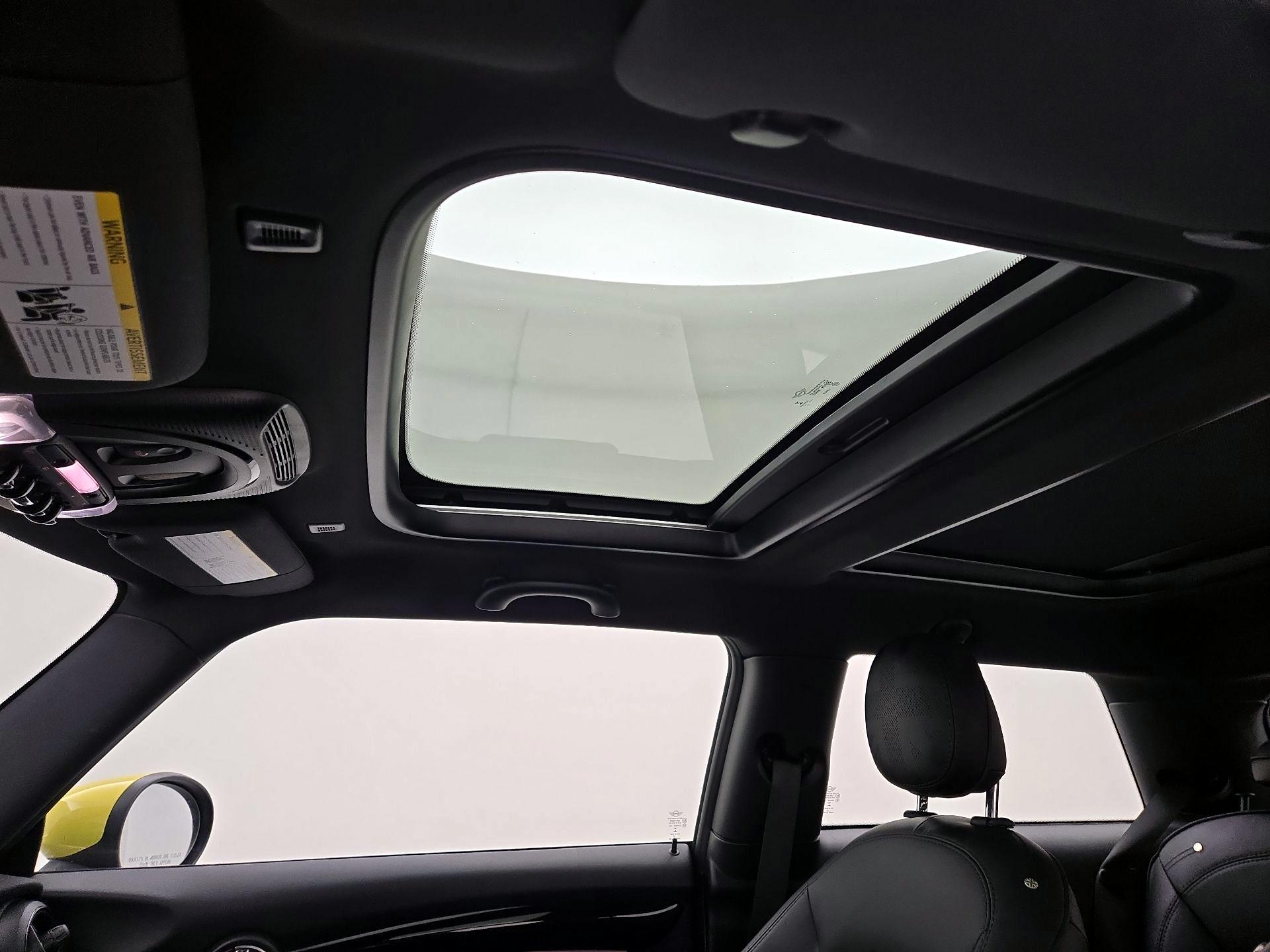 Thumbnail: 2022 MINI Cooper Hardtop - 20