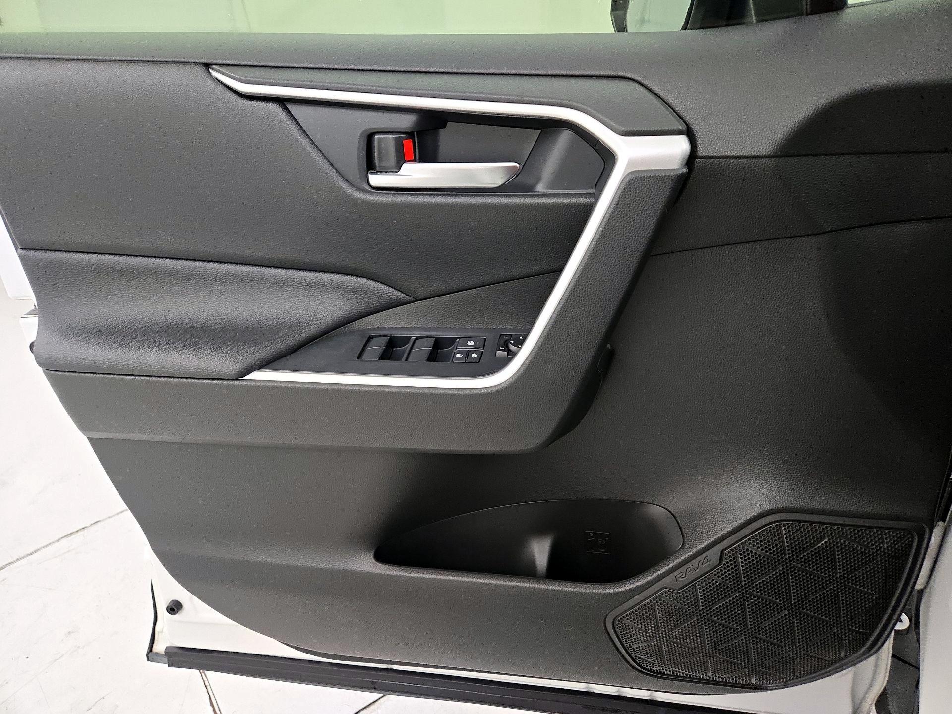 Thumbnail: 2020 Toyota RAV4 - 12