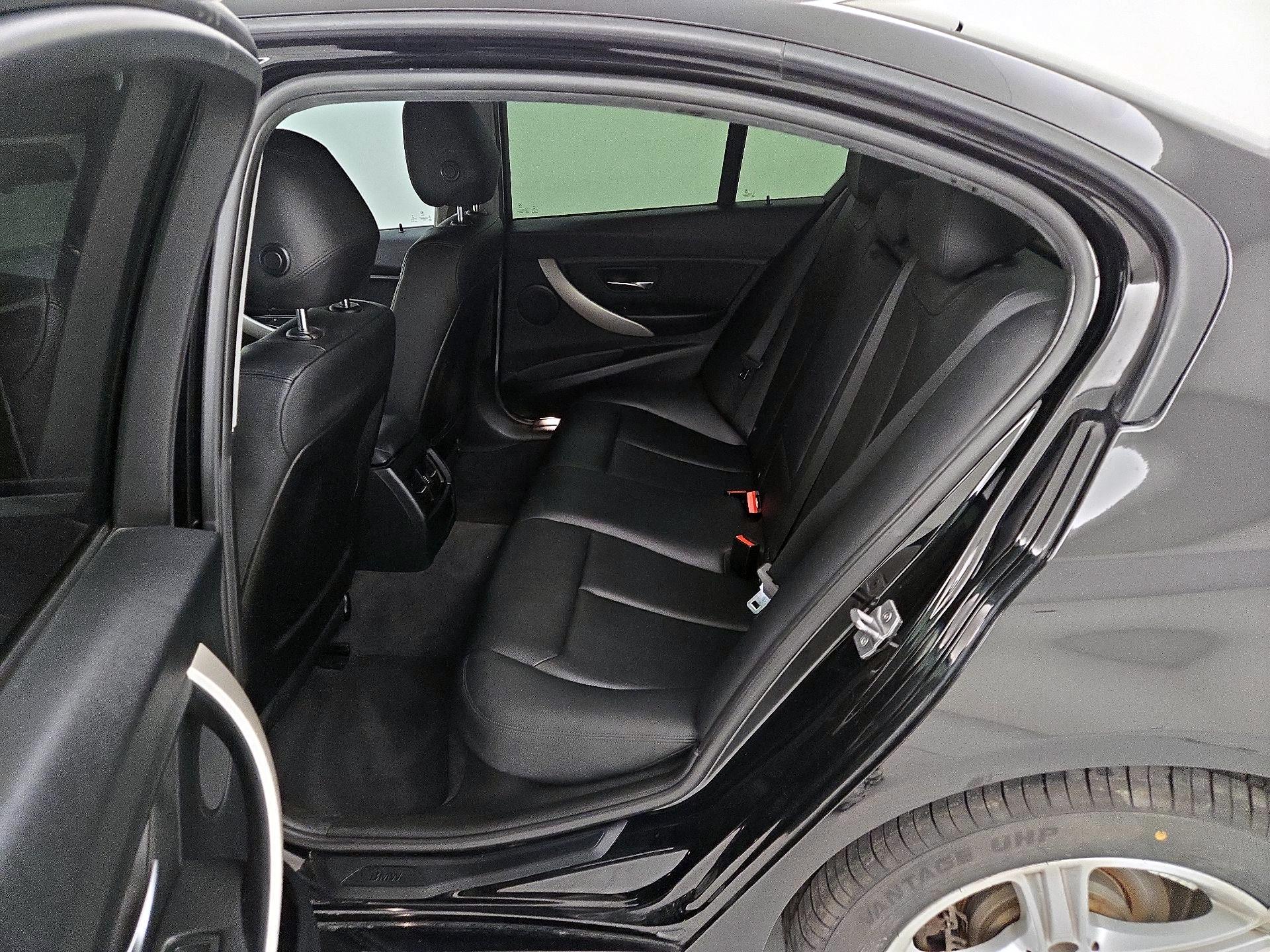 Thumbnail: 2015 BMW 3 Series - 19