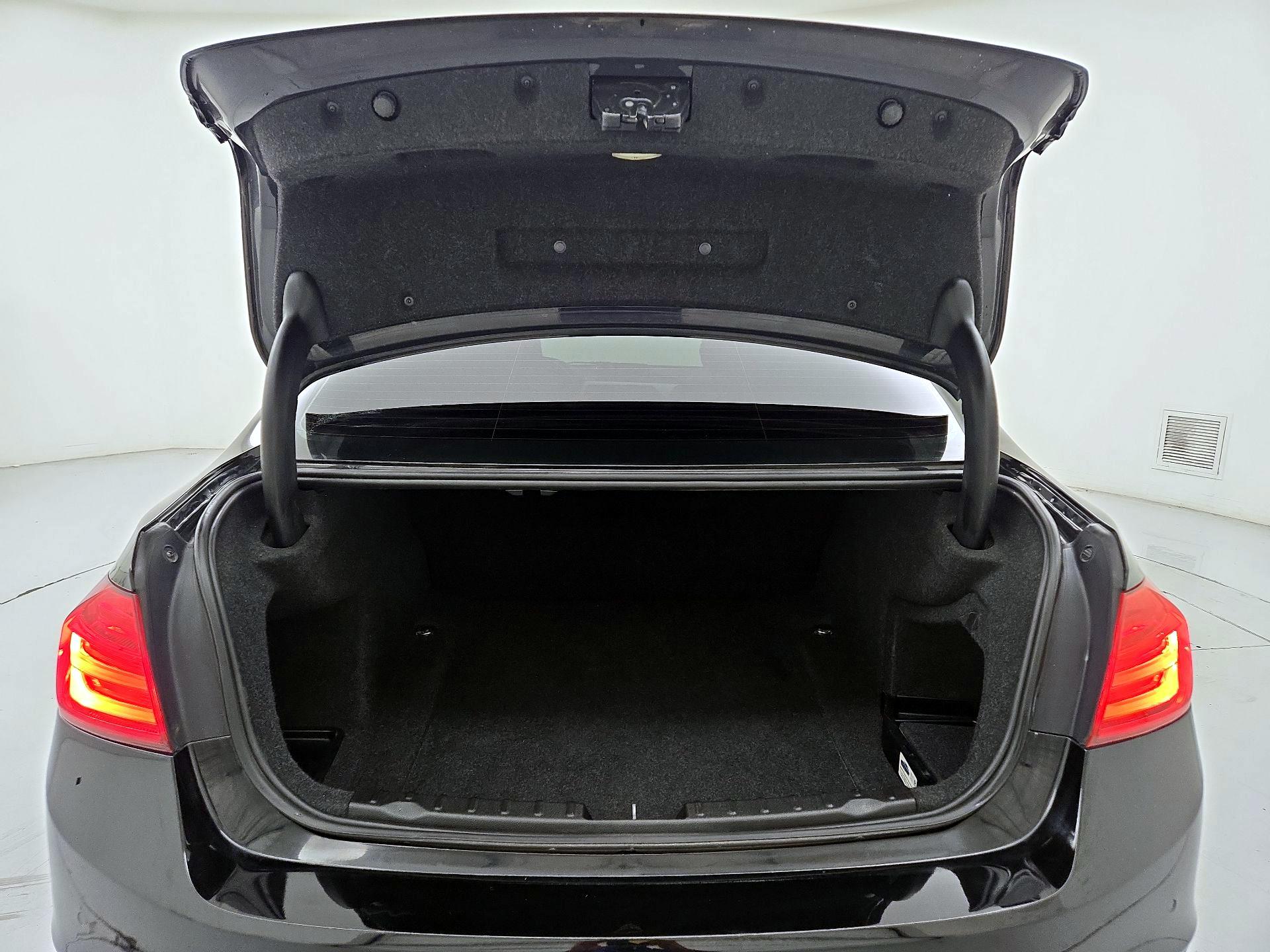 Thumbnail: 2015 BMW 3 Series - 20