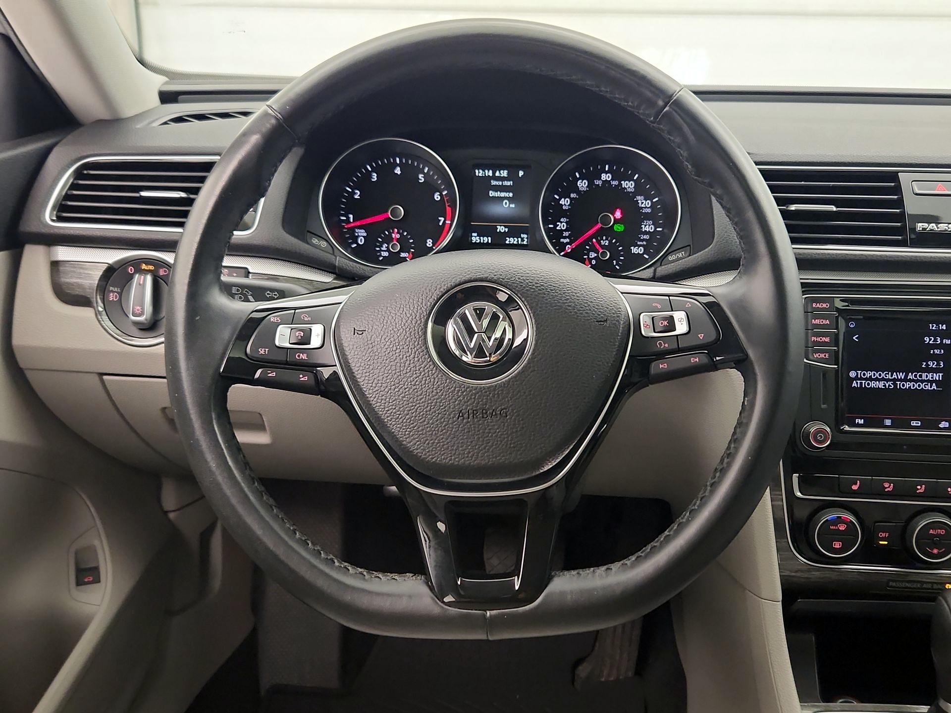 Thumbnail: 2018 Volkswagen Passat - 10
