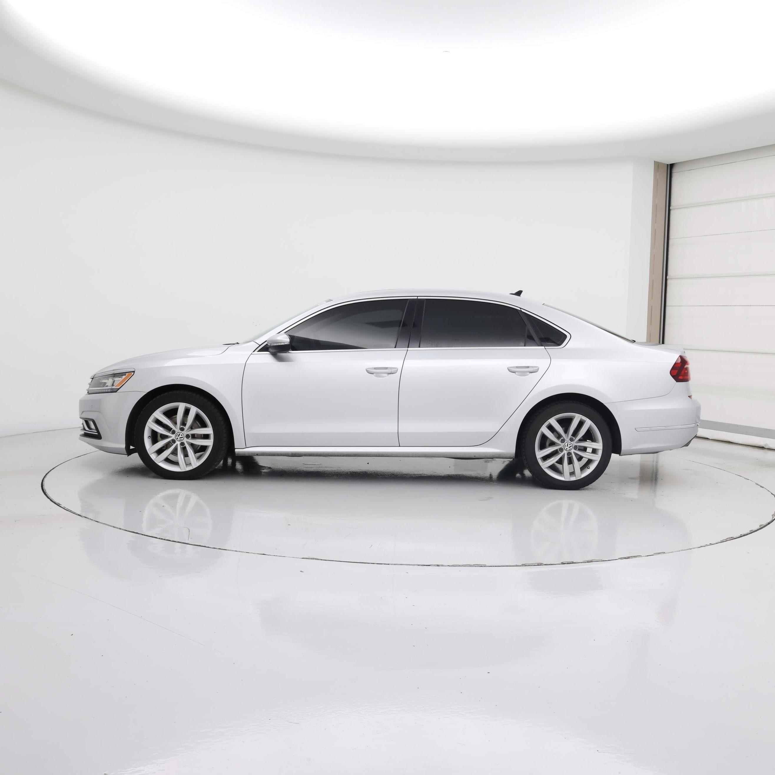 Thumbnail: 2018 Volkswagen Passat - 3