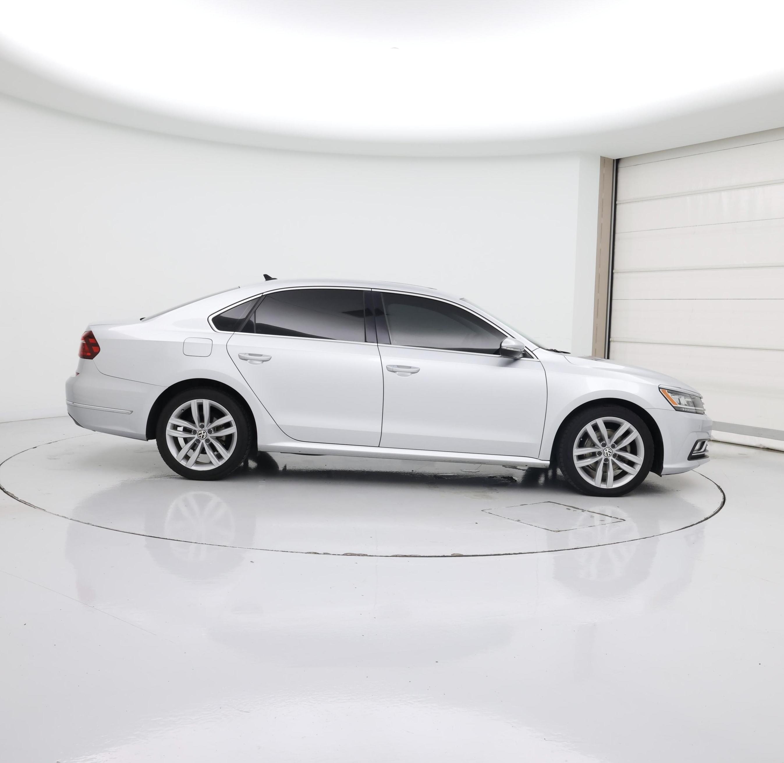Thumbnail: 2018 Volkswagen Passat - 7