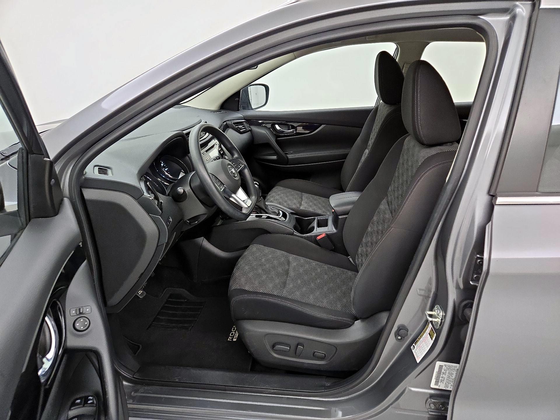 Thumbnail: 2018 Nissan Rogue Sport - 11