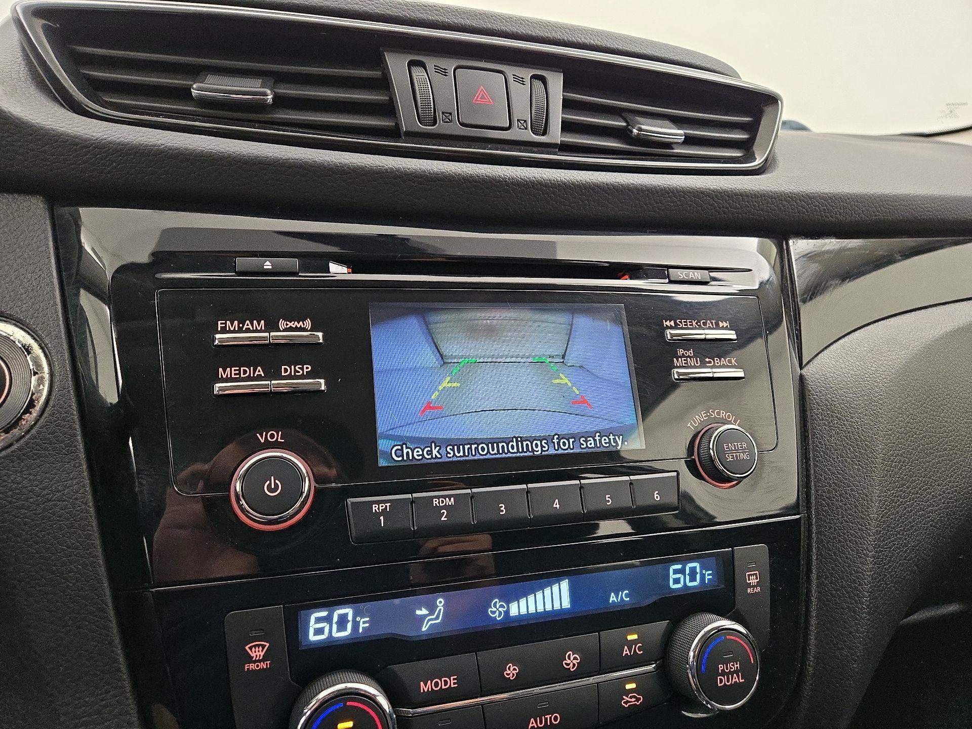 Thumbnail: 2018 Nissan Rogue Sport - 14