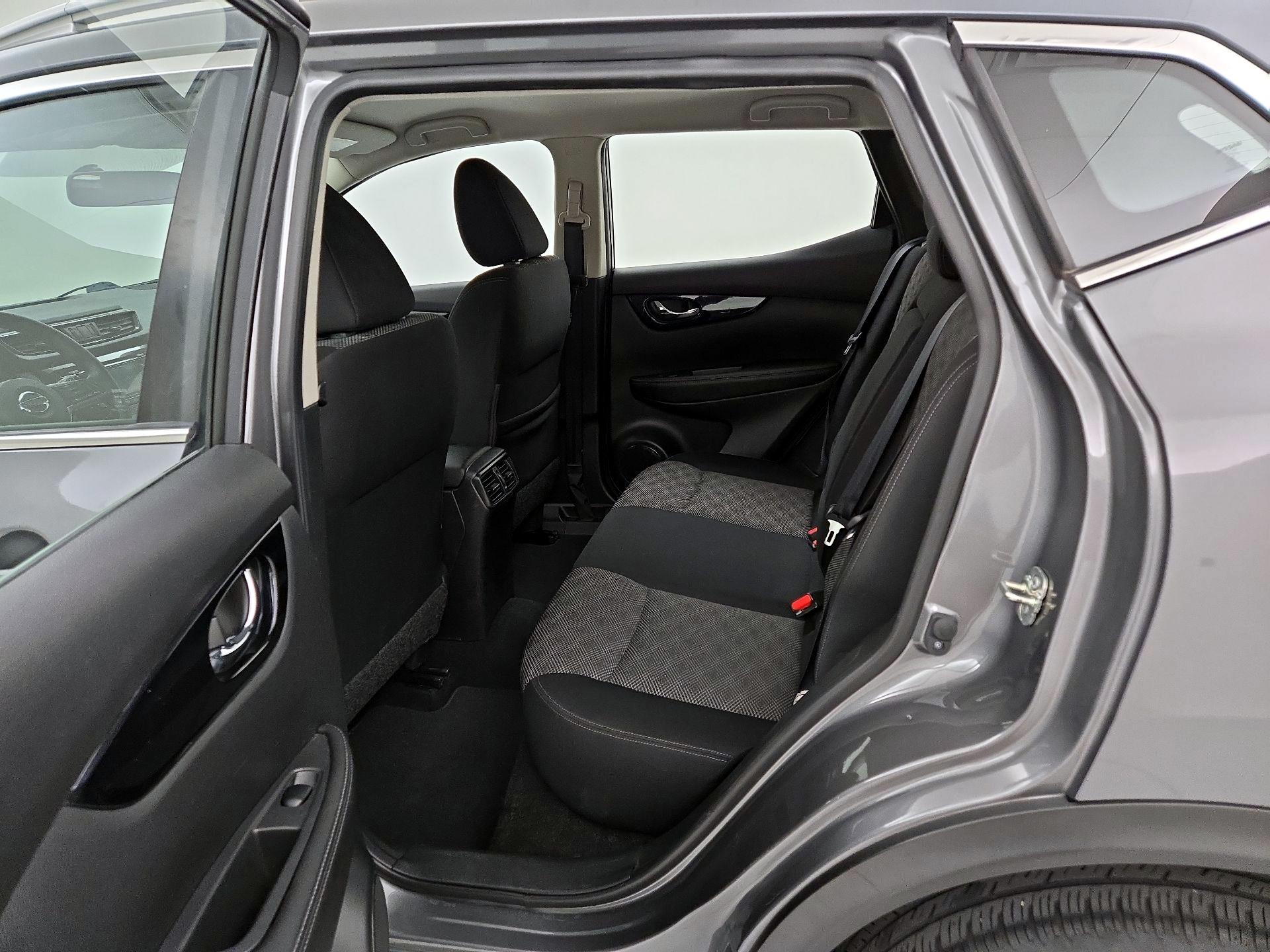 Thumbnail: 2018 Nissan Rogue Sport - 19