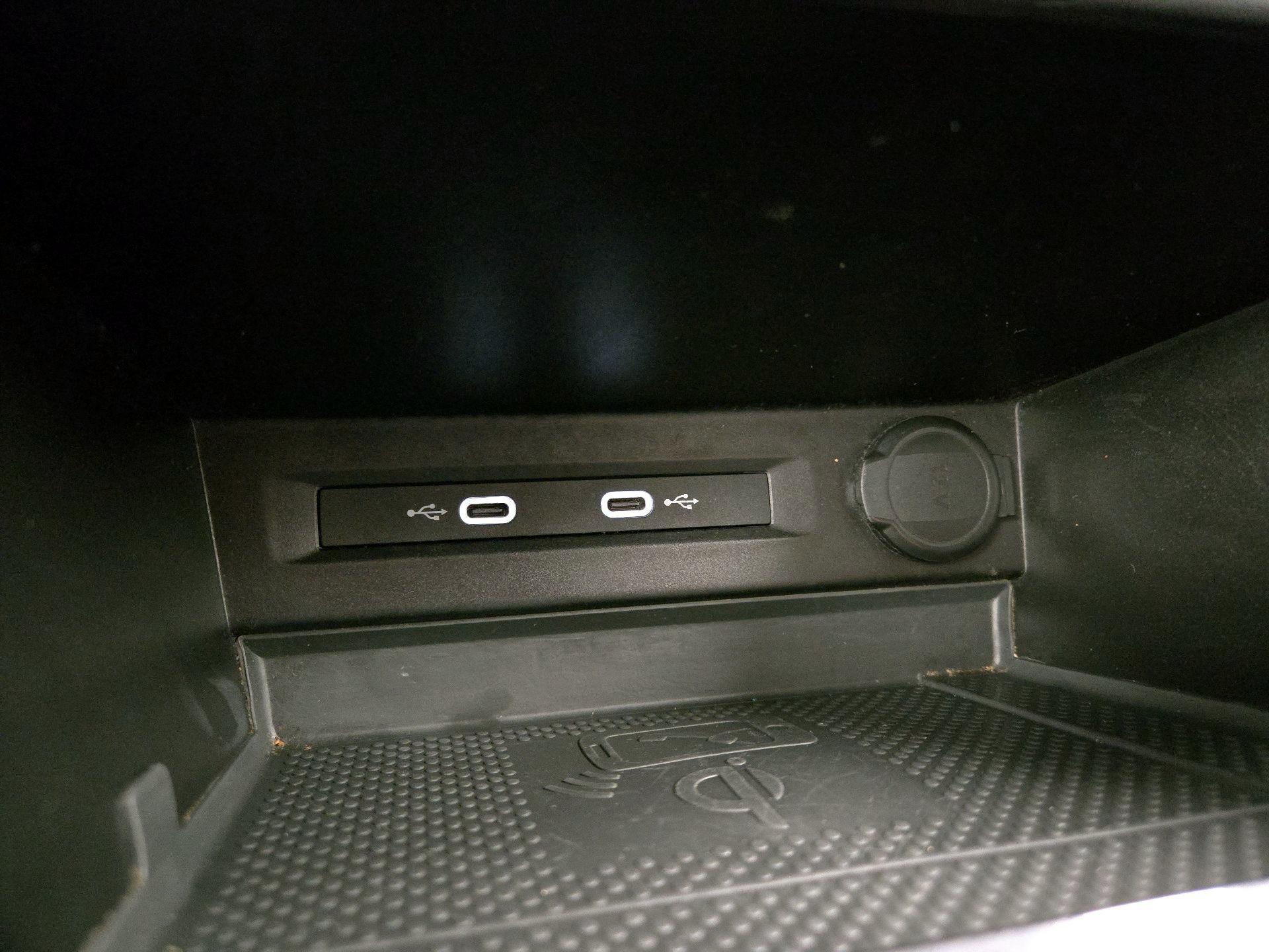 Thumbnail: 2021 Volkswagen Tiguan - 18