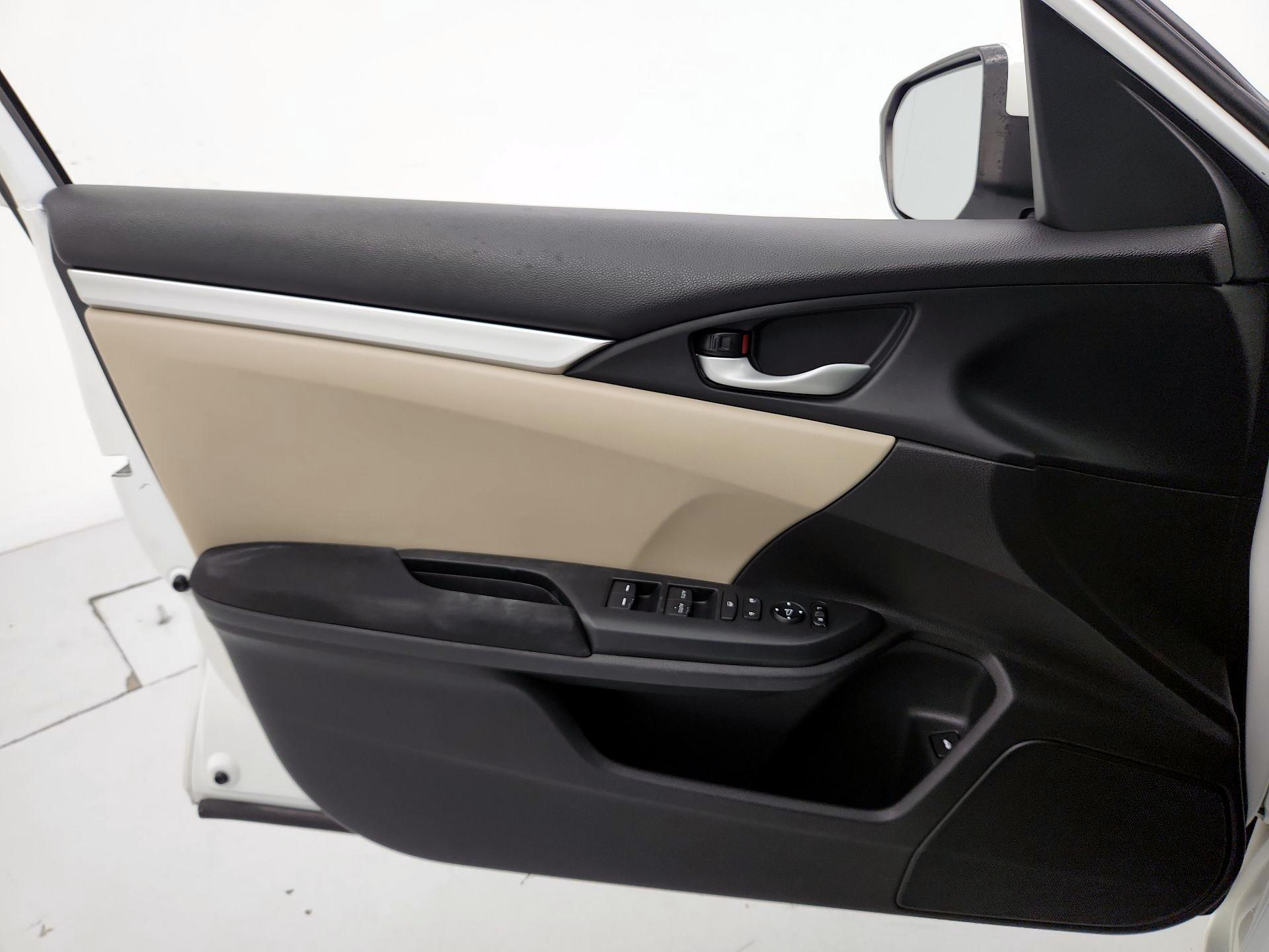 Thumbnail: 2016 Honda Civic - 12