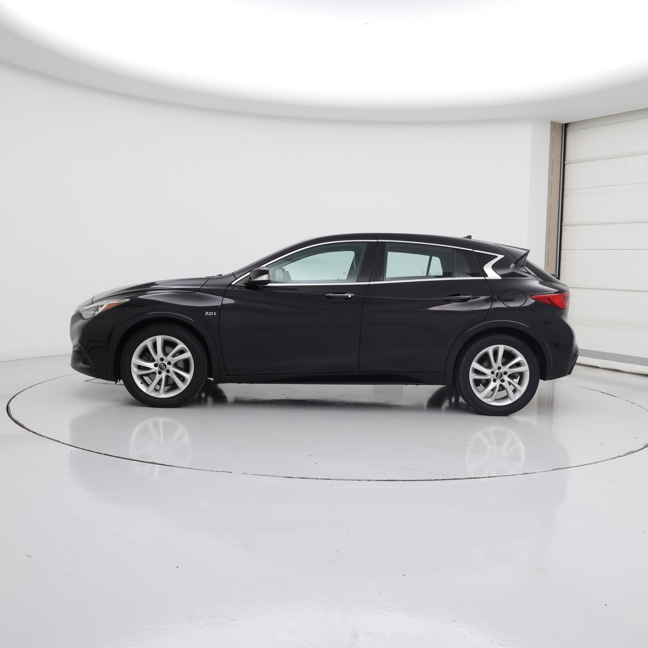 Thumbnail: 2017 INFINITI QX30 - 3