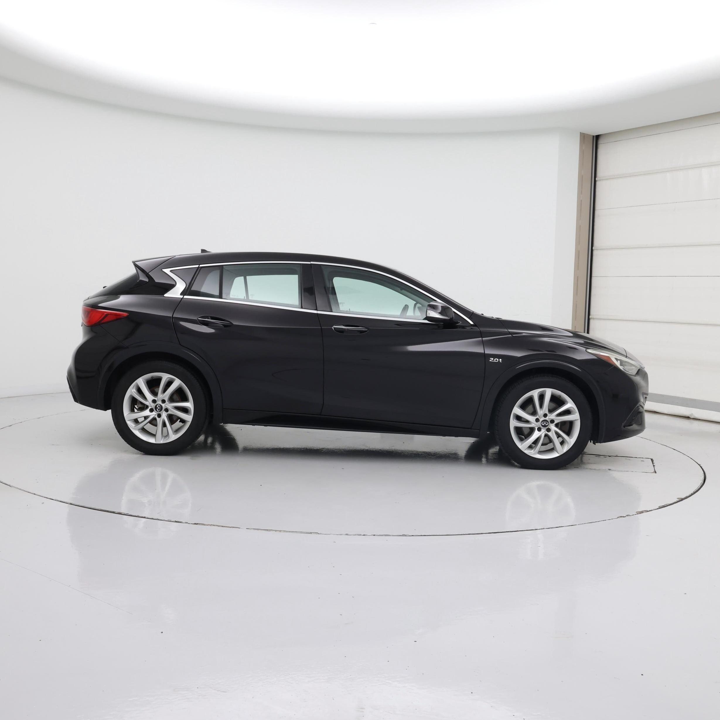 Thumbnail: 2017 INFINITI QX30 - 7