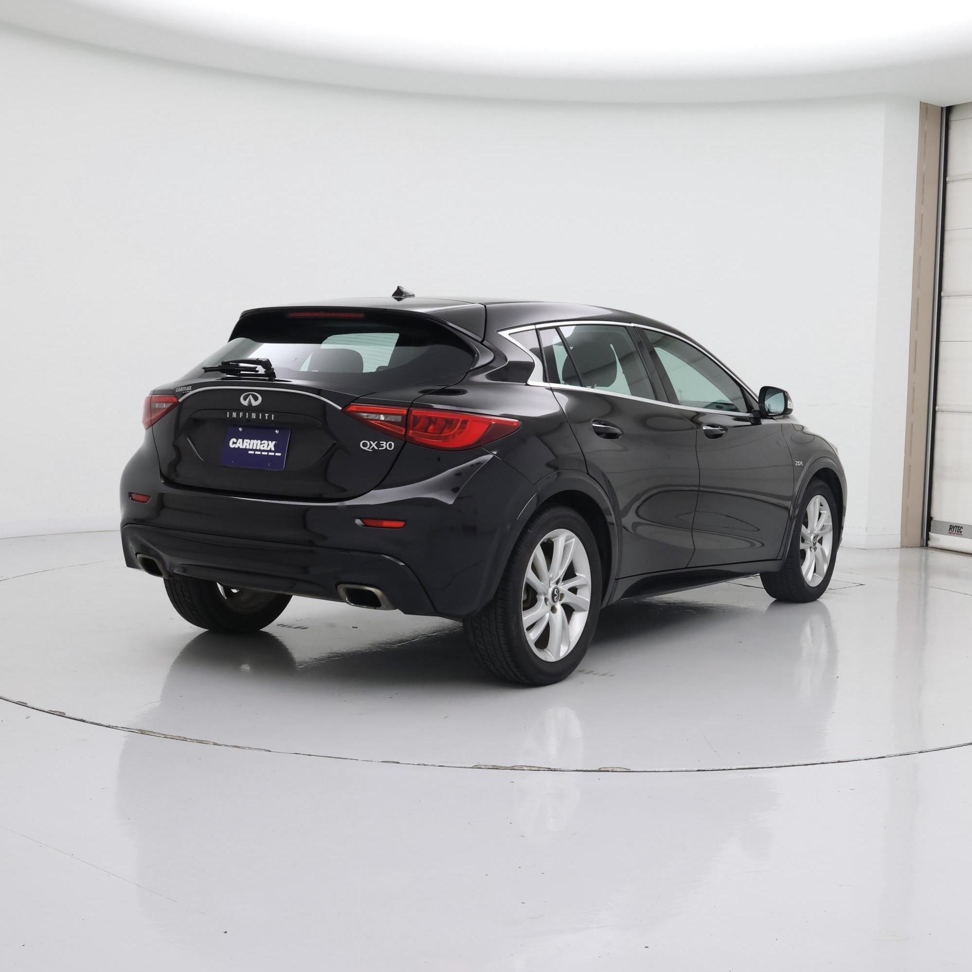 Thumbnail: 2017 INFINITI QX30 - 8