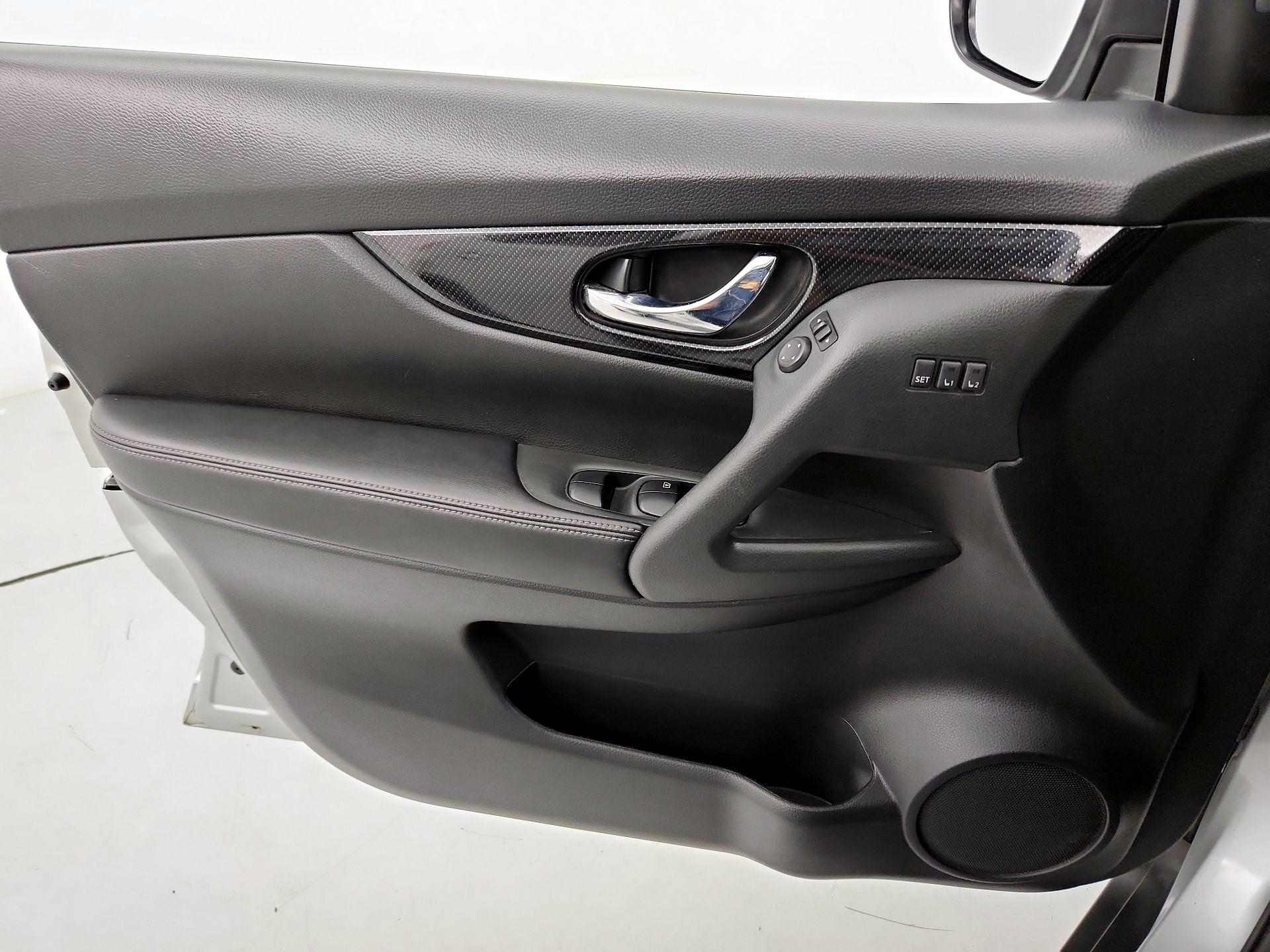 Thumbnail: 2017 Nissan Rogue - 12