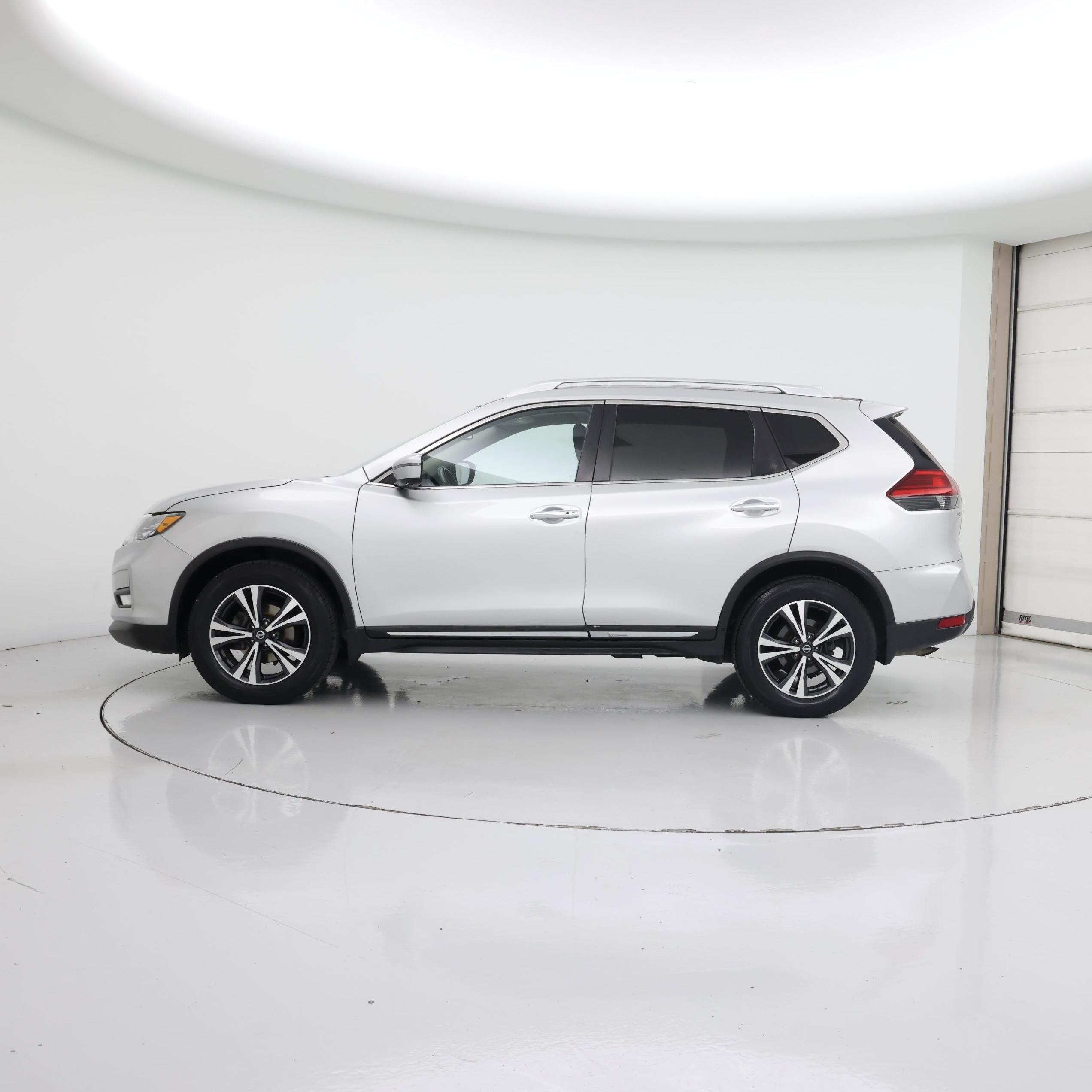 Thumbnail: 2017 Nissan Rogue - 3