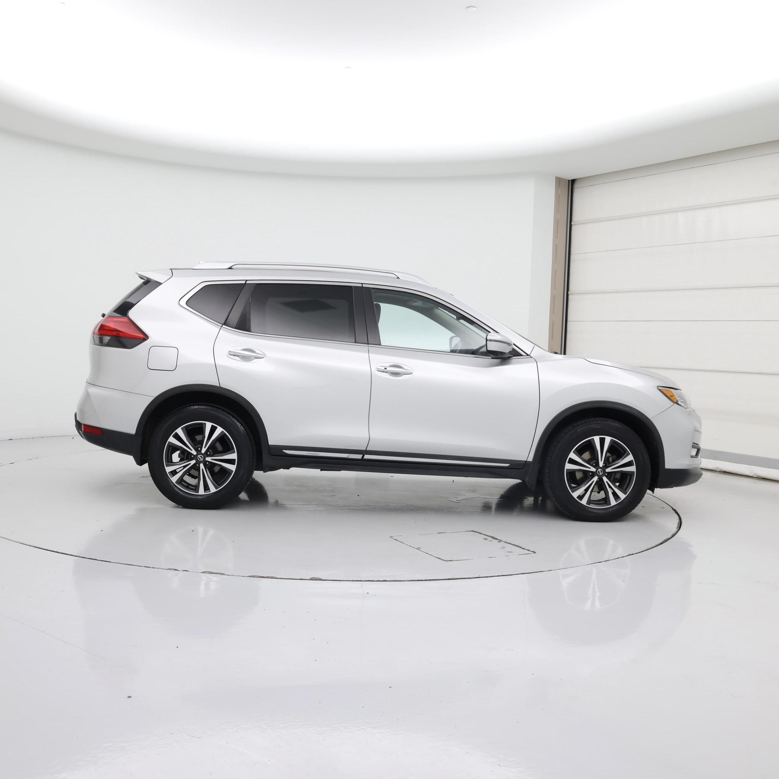 Thumbnail: 2017 Nissan Rogue - 7