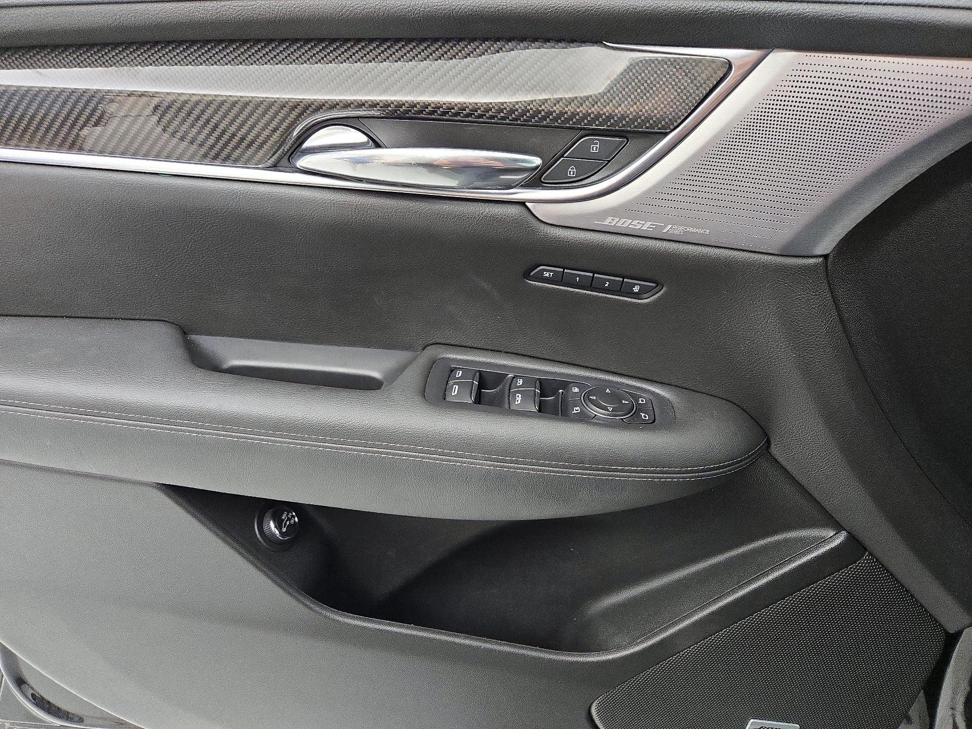 Thumbnail: 2020 Cadillac XT6 - 12