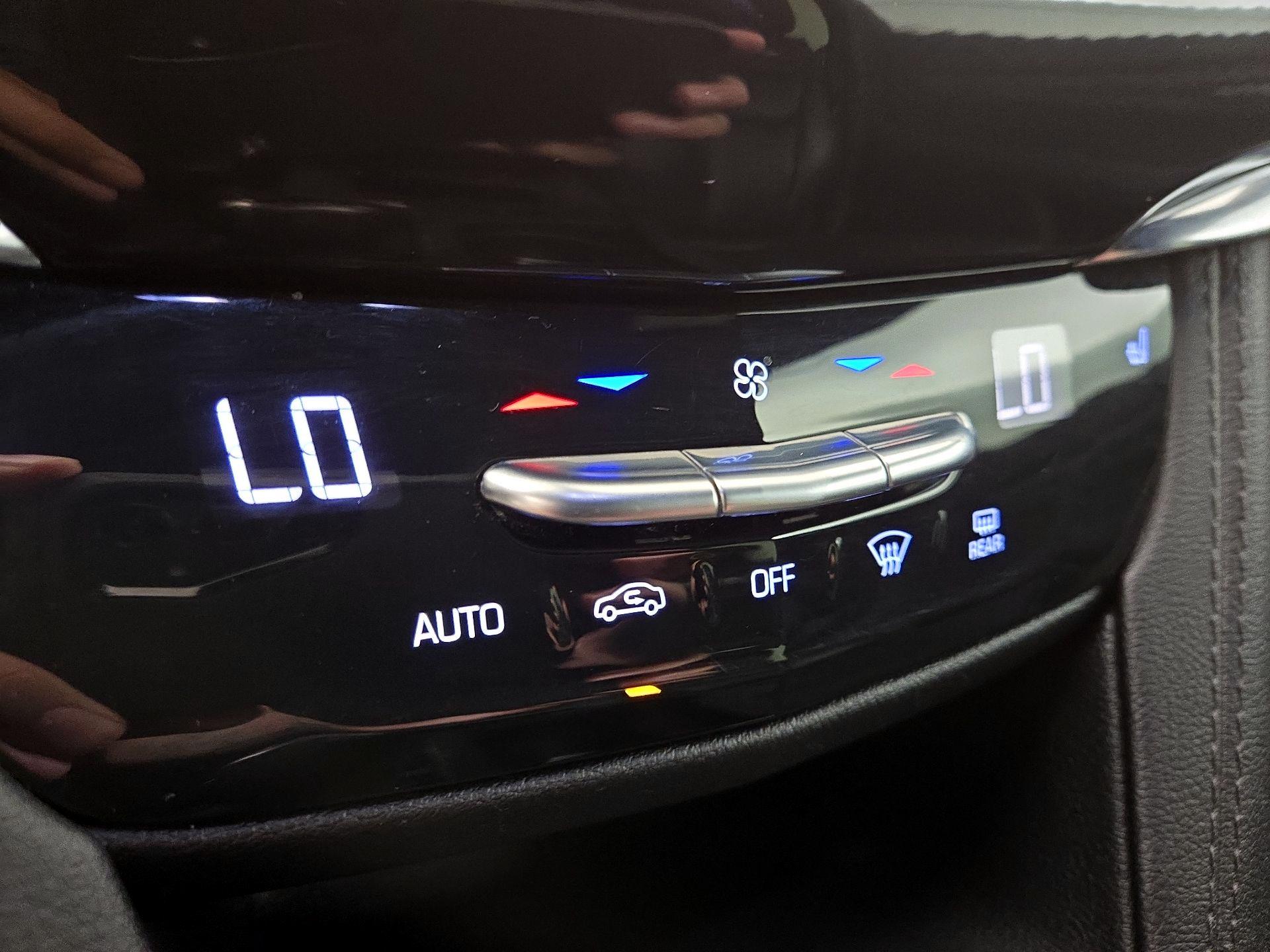 Thumbnail: 2020 Cadillac XT6 - 17