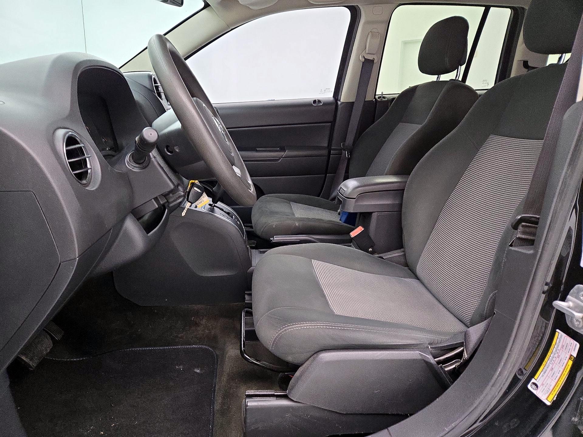 Thumbnail: 2016 Jeep Compass - 11