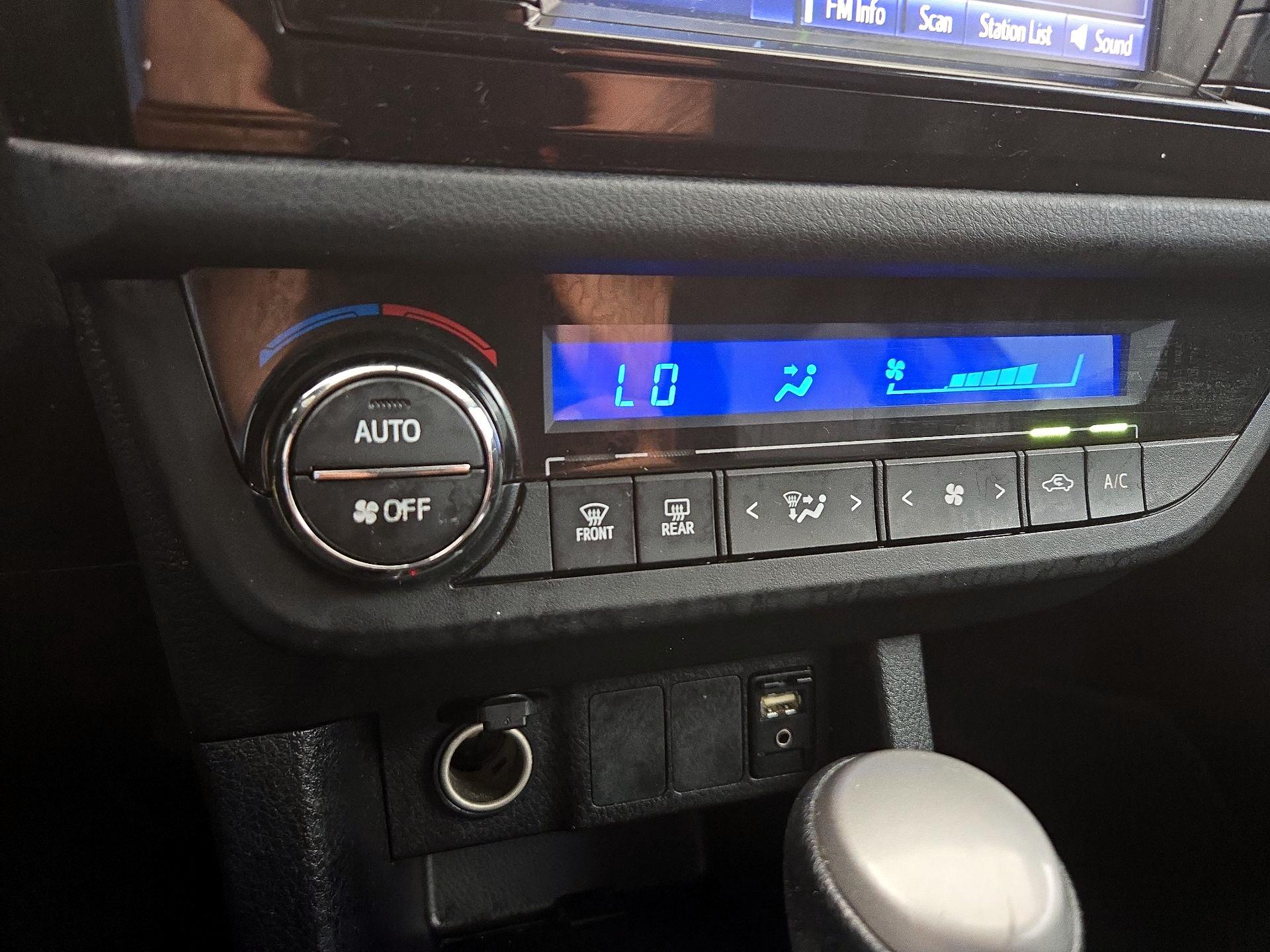Thumbnail: 2016 Toyota Corolla - 16