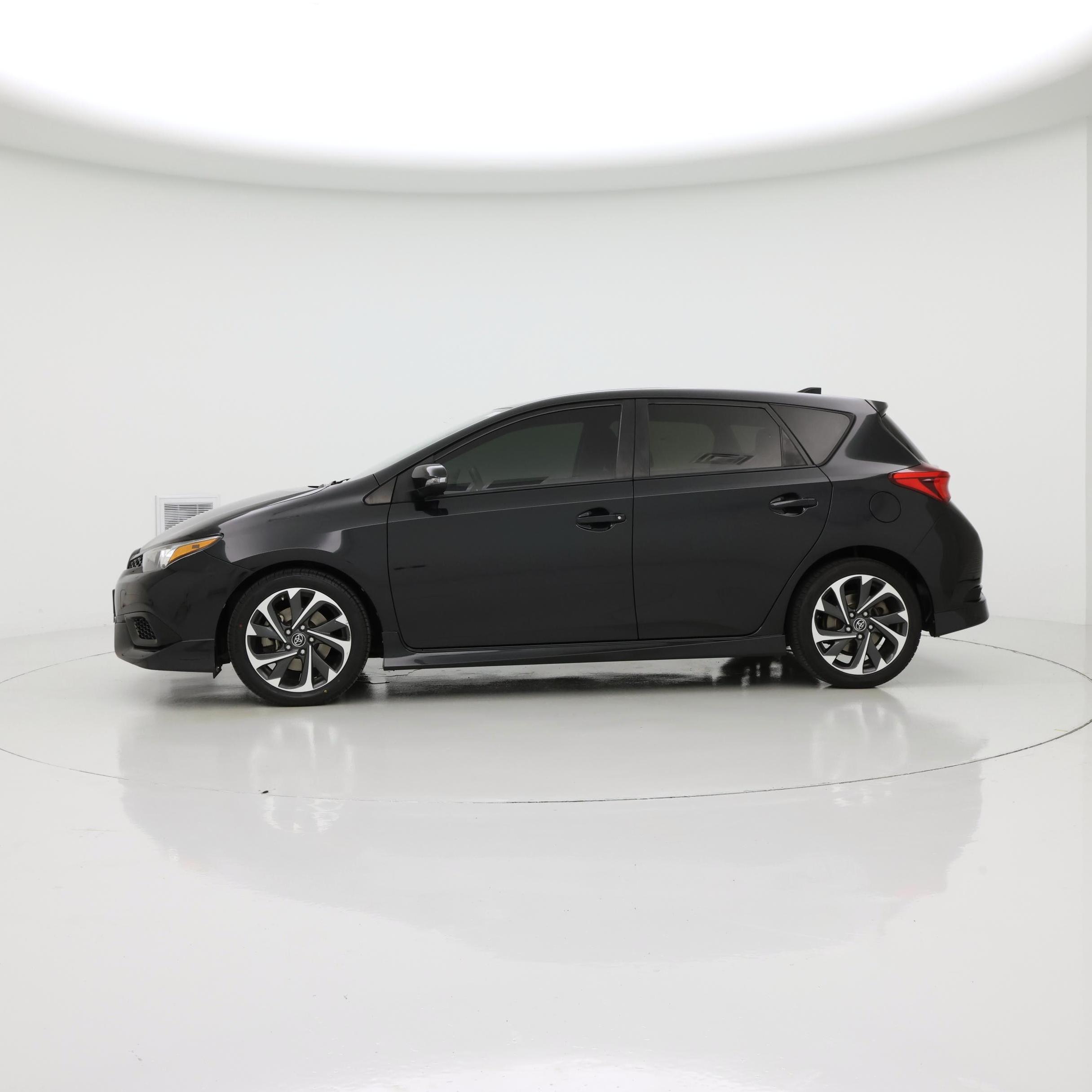 Thumbnail: 2018 Toyota Corolla iM - 3