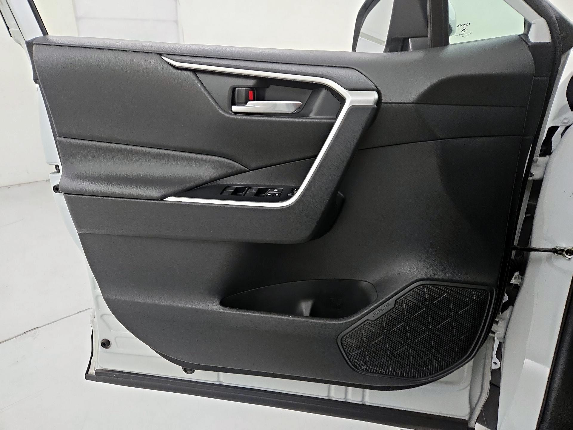 Thumbnail: 2021 Toyota RAV4 - 12