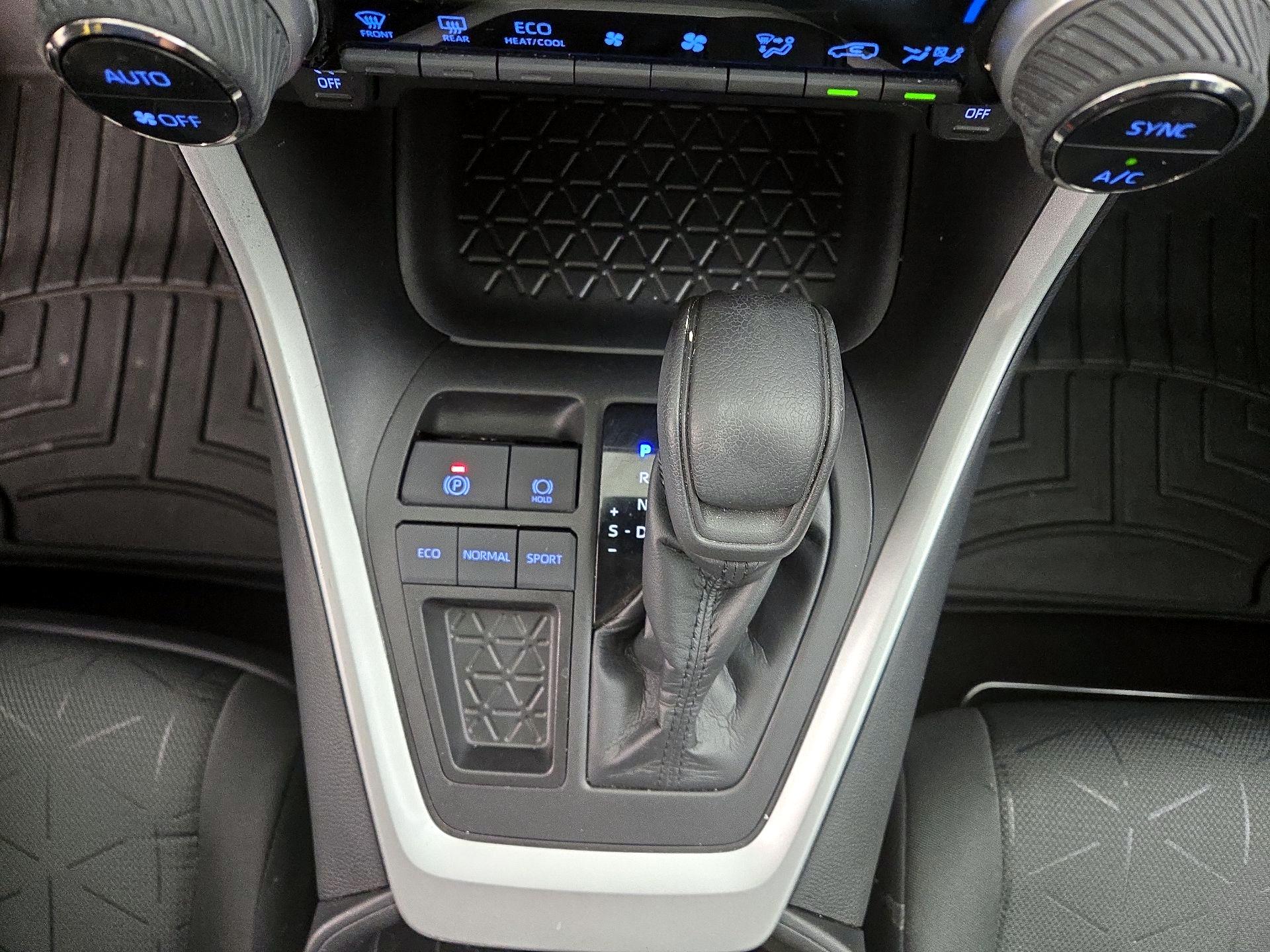 Thumbnail: 2021 Toyota RAV4 - 17
