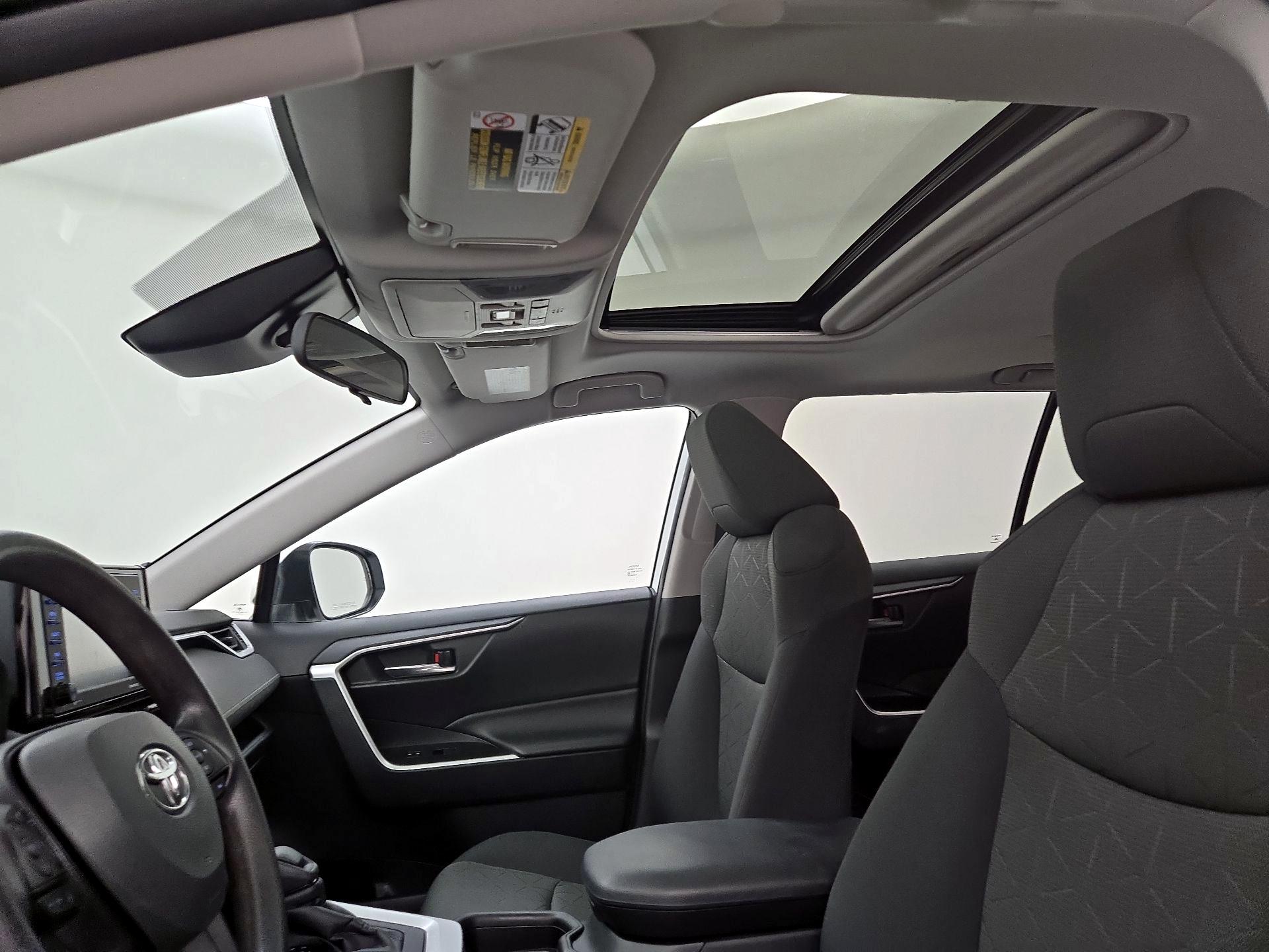 Thumbnail: 2021 Toyota RAV4 - 19