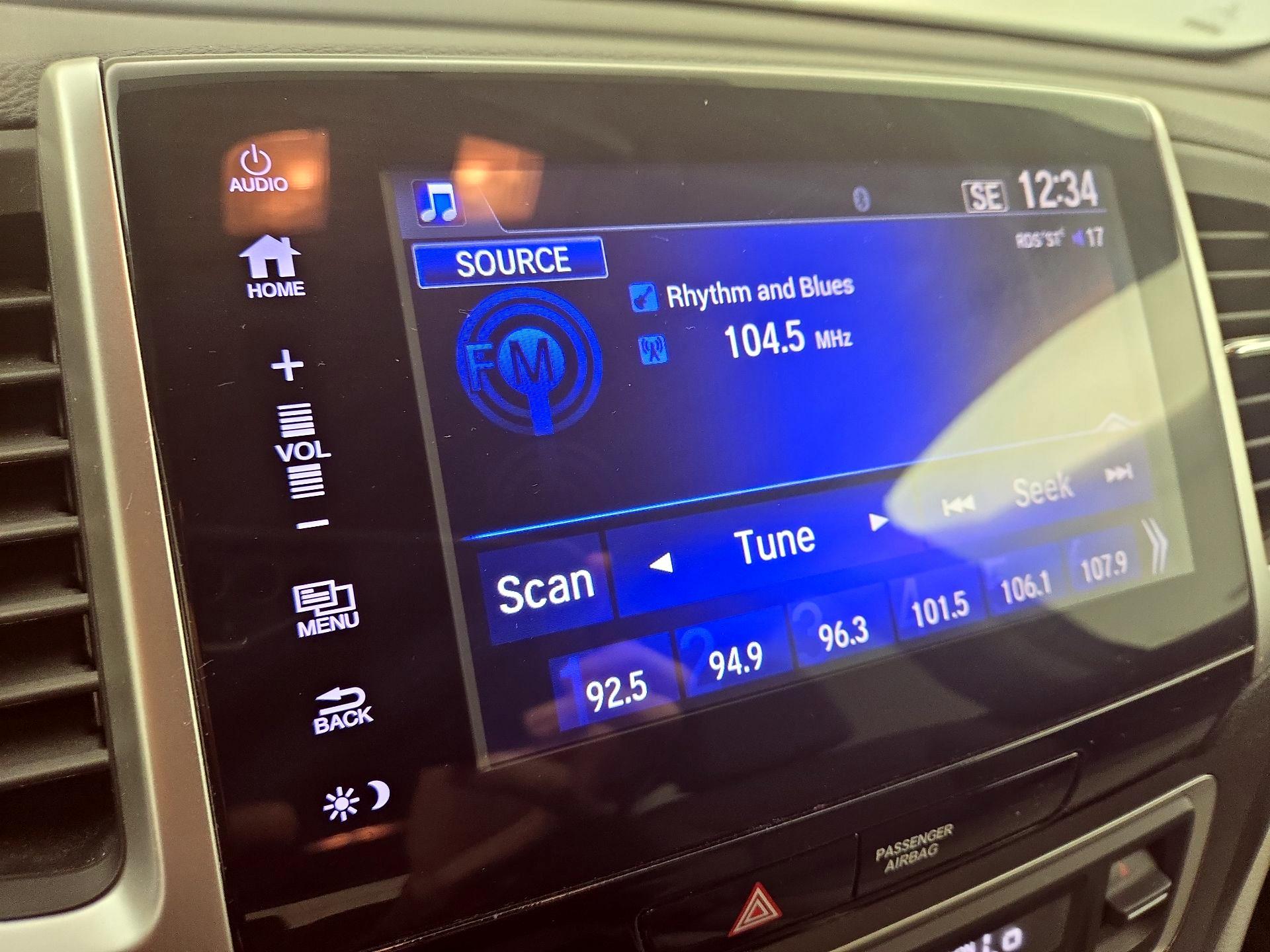 Thumbnail: 2018 Honda Pilot - 15
