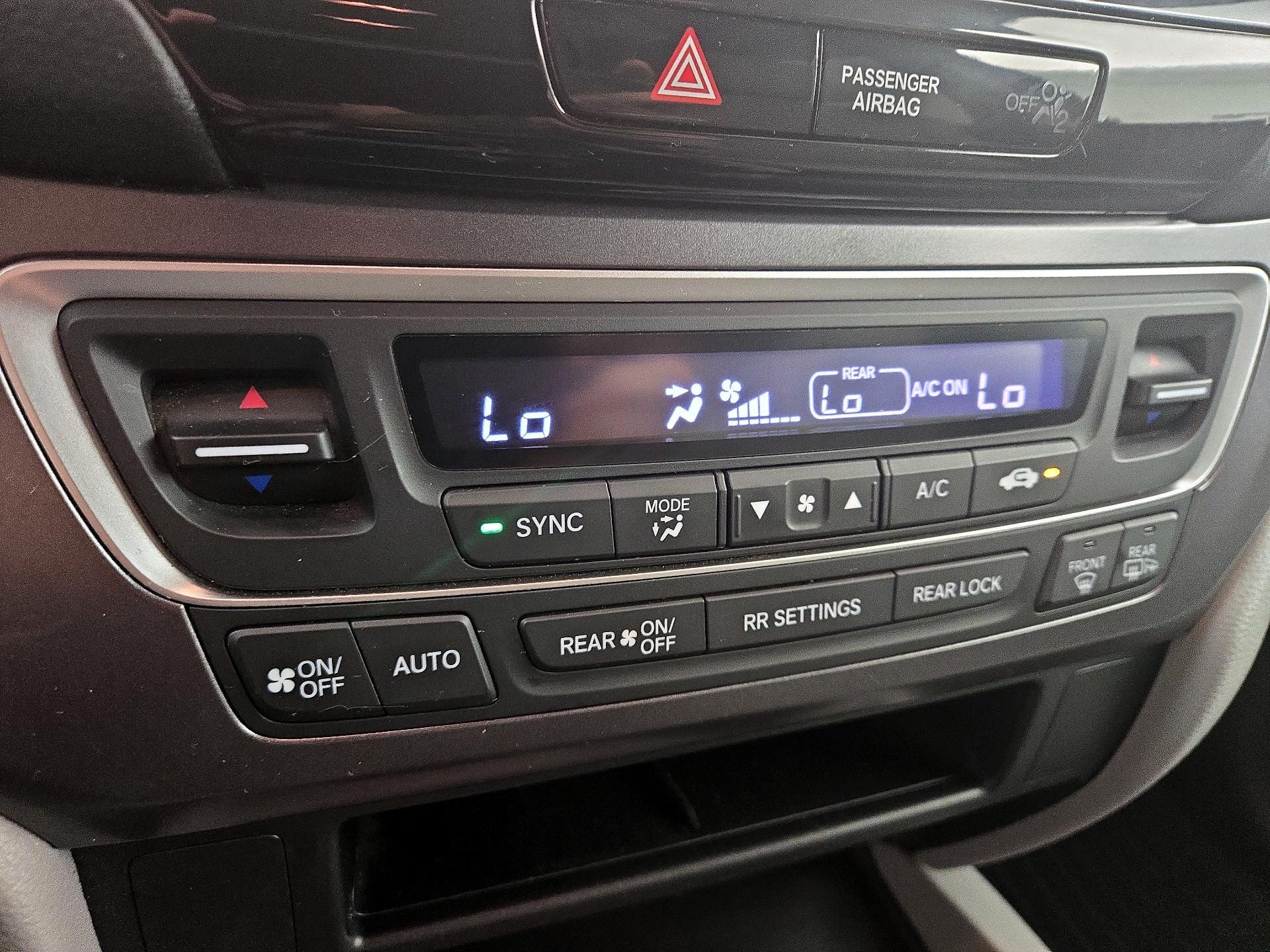 Thumbnail: 2018 Honda Pilot - 16