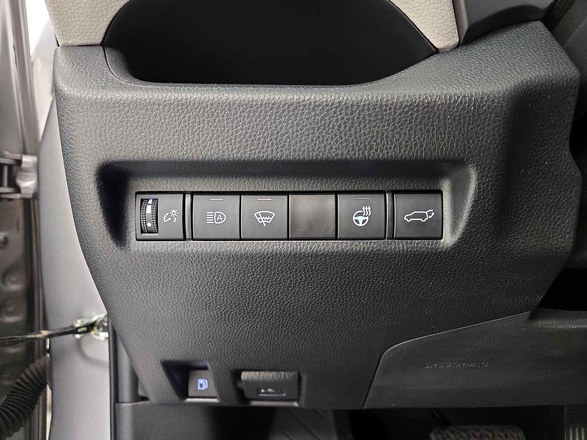 Thumbnail: 2022 Toyota RAV4 - 13