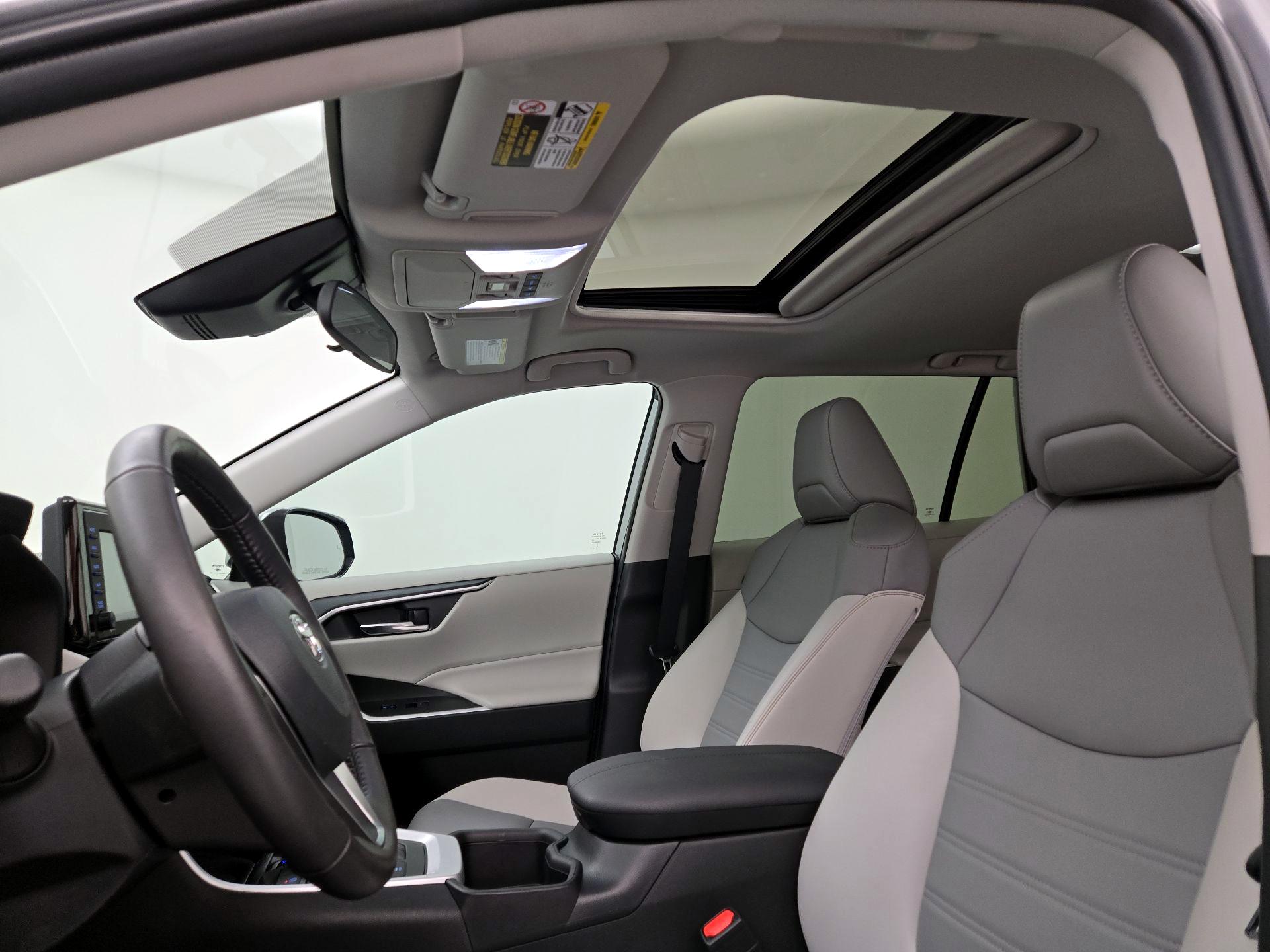 Thumbnail: 2022 Toyota RAV4 - 19