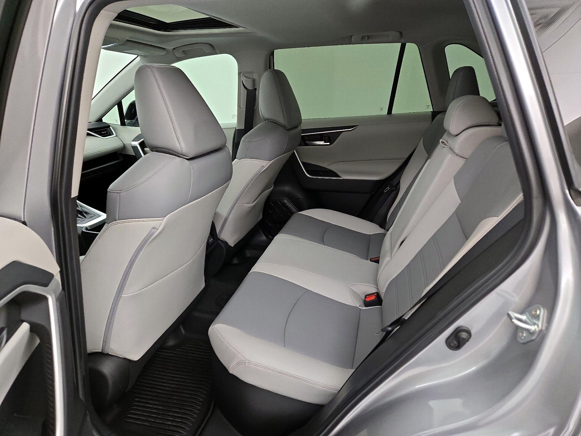 Thumbnail: 2022 Toyota RAV4 - 20