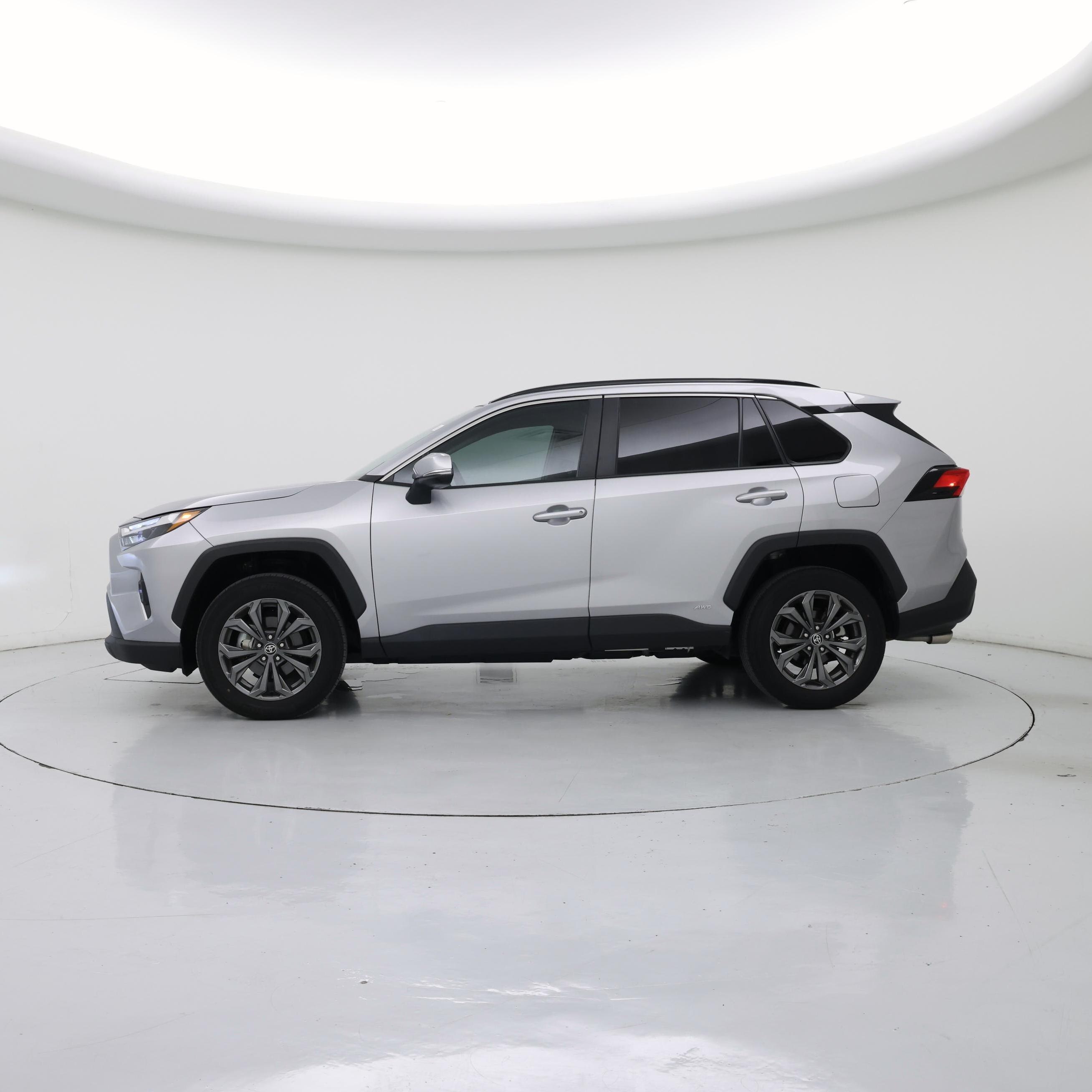 Thumbnail: 2022 Toyota RAV4 - 3